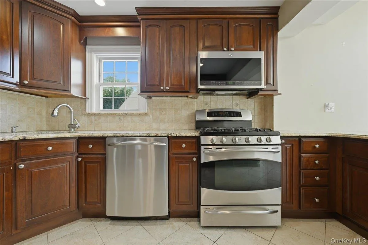 225 Crocus Avenue, Hempstead, NY, 3 Bedrooms Bedrooms, 7 Rooms Rooms,2 BathroomsBathrooms,Residential,For Rent,Crocus,0,1003146 225 Crocus Avenue, Hempstead, NY, 3 Bedrooms Bedrooms, 7 Rooms Rooms,2 BathroomsBathrooms,Residential,For Rent,Crocus,0,1003146