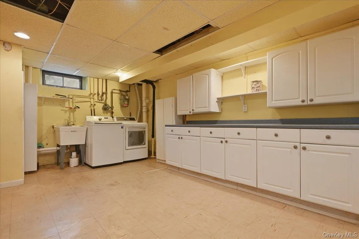 225 Crocus Avenue, Hempstead, NY, 3 Bedrooms Bedrooms, 7 Rooms Rooms,2 BathroomsBathrooms,Residential,For Rent,Crocus,0,1003146 225 Crocus Avenue, Hempstead, NY, 3 Bedrooms Bedrooms, 7 Rooms Rooms,2 BathroomsBathrooms,Residential,For Rent,Crocus,0,1003146