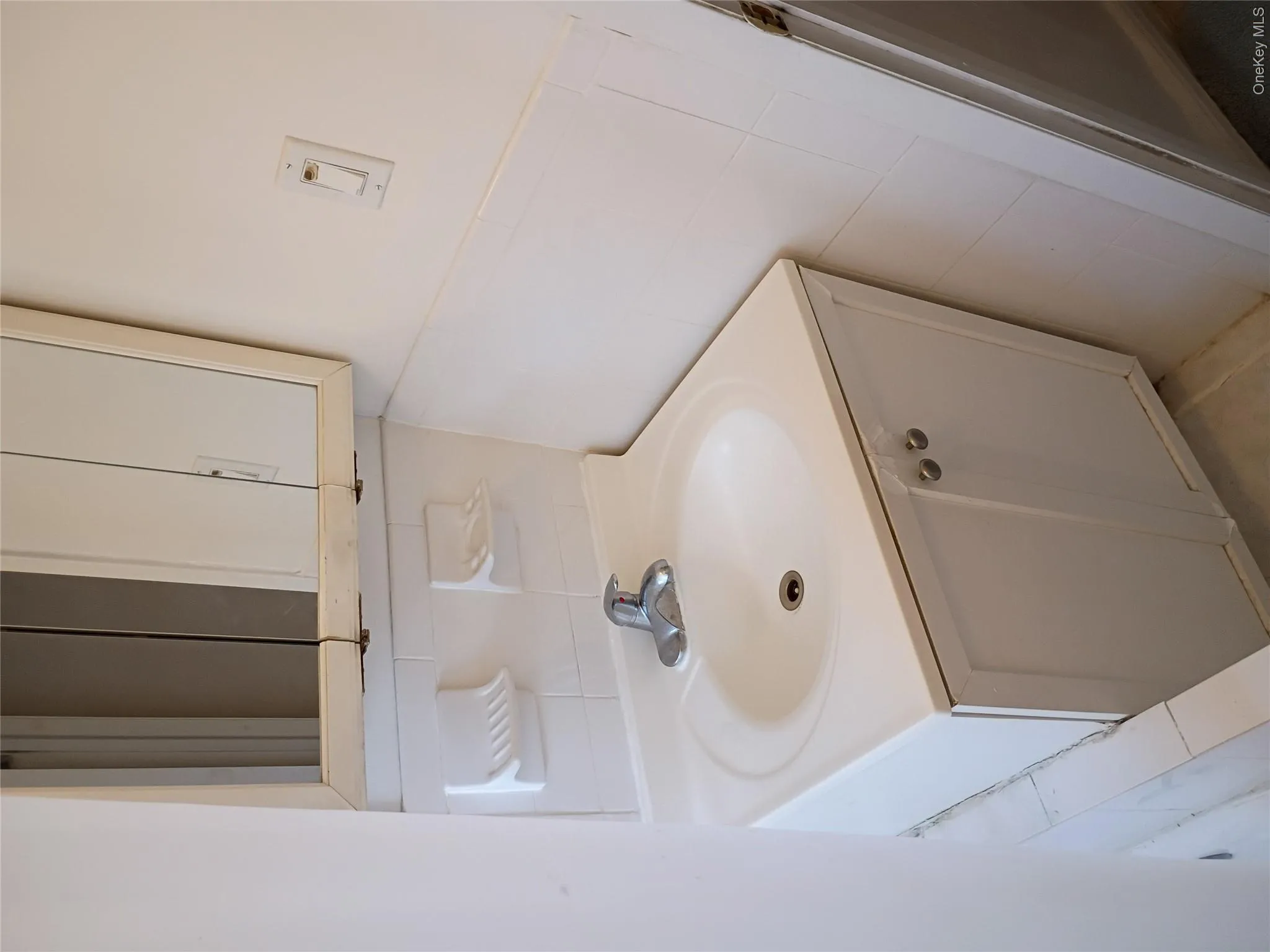 4012 73rd Street, New York, NY, 1 Bedroom Bedrooms, 4 Rooms Rooms,1 BathroomBathrooms,Residential,For Rent,73rd,0,1003150 4012 73rd Street, New York, NY, 1 Bedroom Bedrooms, 4 Rooms Rooms,1 BathroomBathrooms,Residential,For Rent,73rd,0,1003150