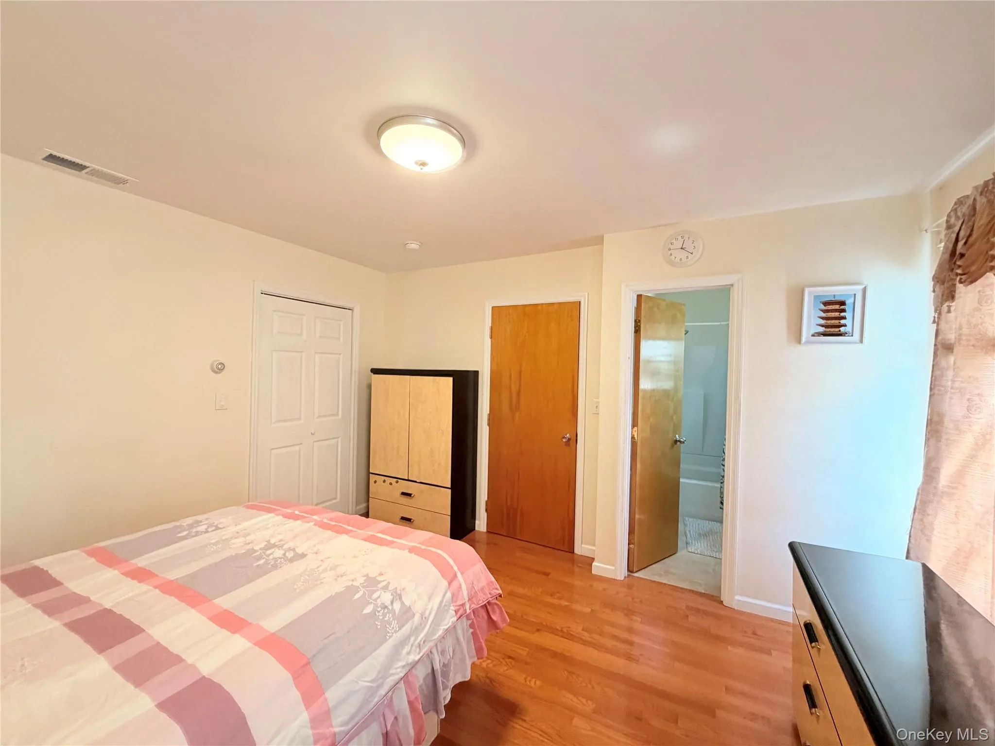 Bedroom has door to the bathroom Bedroom has door to the bathroom