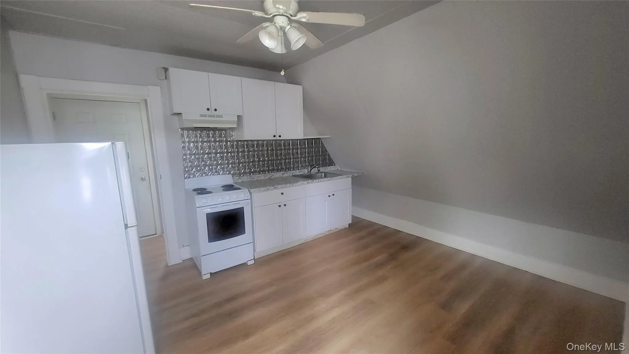 238 Church Street, Poughkeepsie, NY, 2 Rooms Rooms,1 BathroomBathrooms,Residential Lease,For Rent,Church,0,1003158 238 Church Street, Poughkeepsie, NY, 2 Rooms Rooms,1 BathroomBathrooms,Residential Lease,For Rent,Church,0,1003158