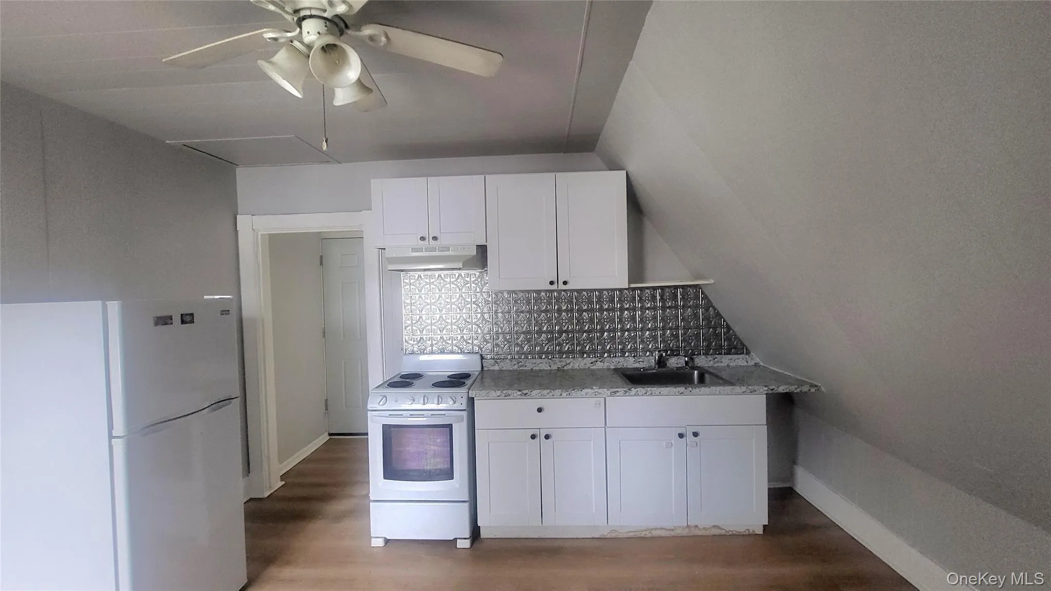 238 Church Street, Poughkeepsie, NY, 2 Rooms Rooms,1 BathroomBathrooms,Residential Lease,For Rent,Church,0,1003158 238 Church Street, Poughkeepsie, NY, 2 Rooms Rooms,1 BathroomBathrooms,Residential Lease,For Rent,Church,0,1003158