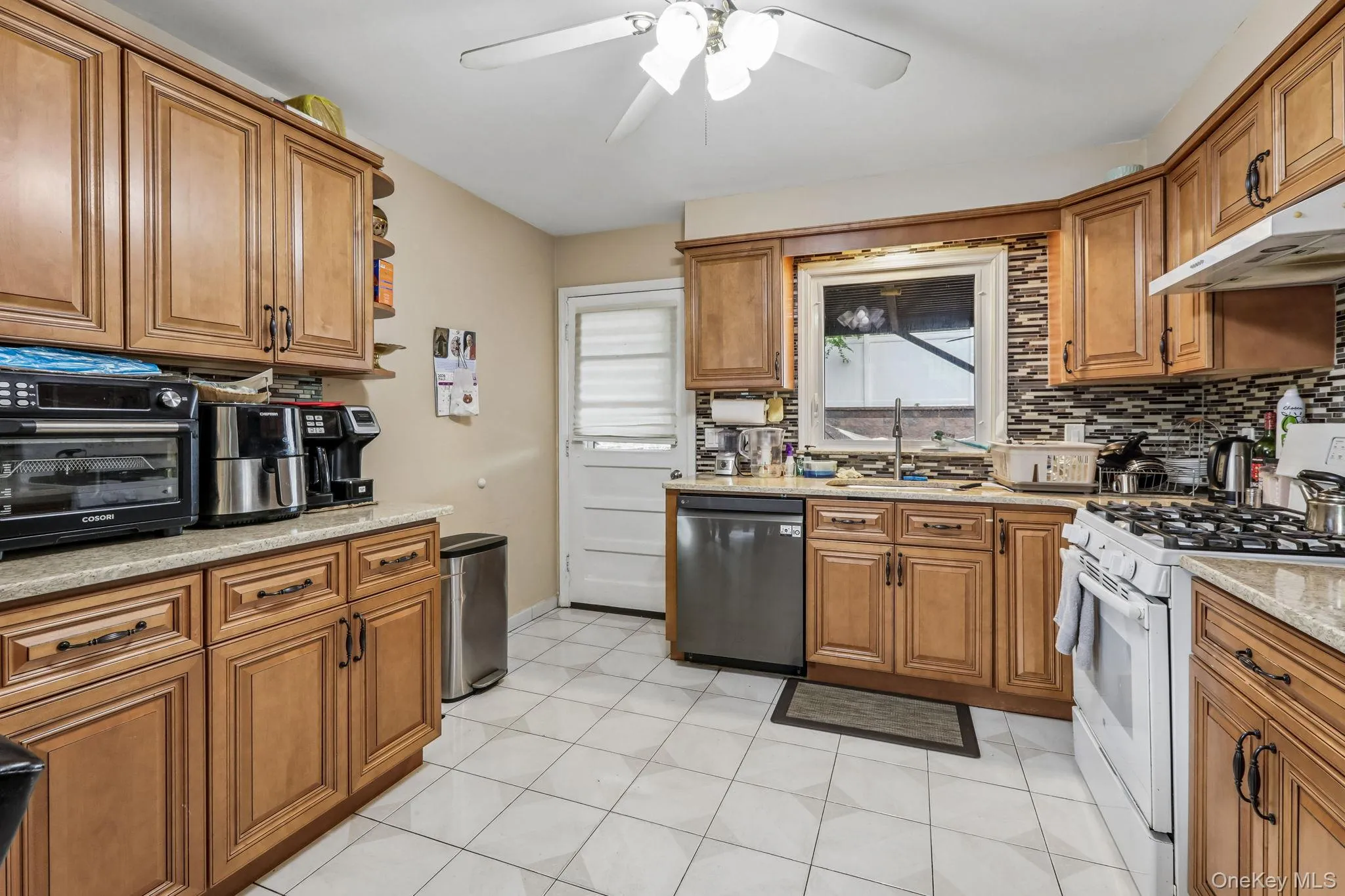 583 Bellevue Avenue, Yonkers, NY, 3 Bedrooms Bedrooms, 6 Rooms Rooms,1 BathroomBathrooms,Residential Lease,For Rent,Bellevue,0,1003161 583 Bellevue Avenue, Yonkers, NY, 3 Bedrooms Bedrooms, 6 Rooms Rooms,1 BathroomBathrooms,Residential Lease,For Rent,Bellevue,0,1003161