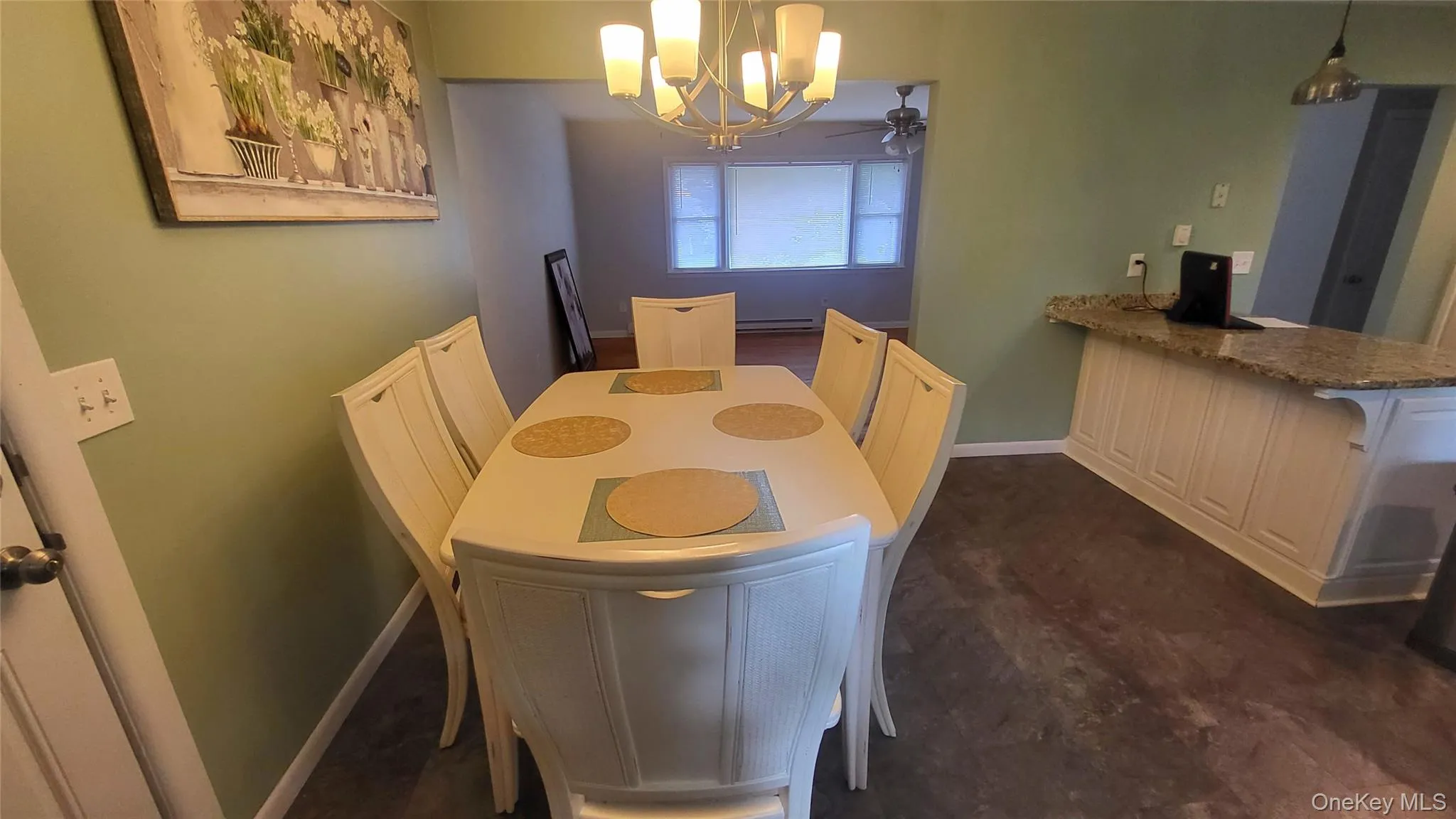 Dining area with electric heating Dining area with electric heating