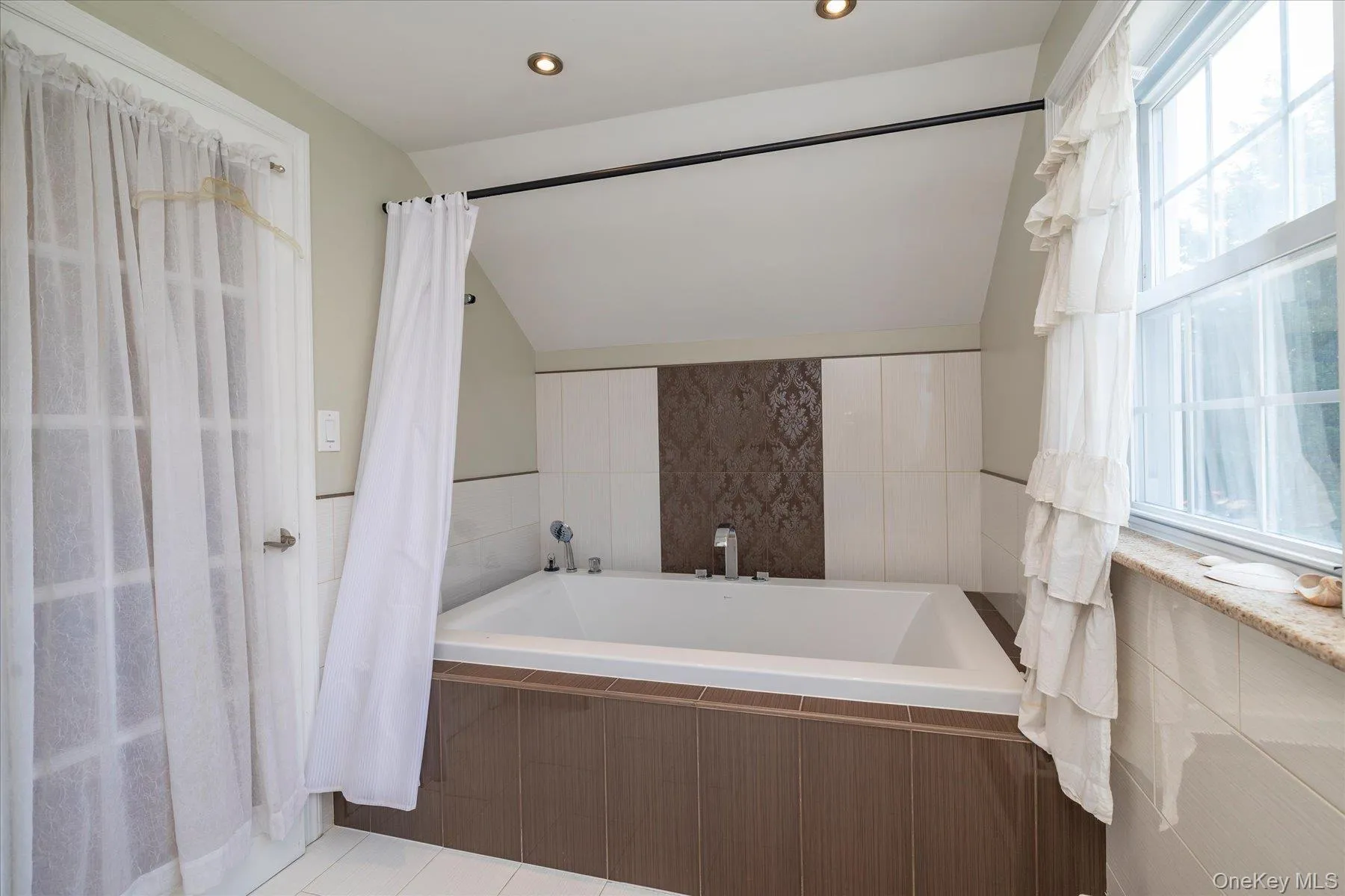 2445 Columbus Avenue, Hempstead, NY, 3 Bedrooms Bedrooms, 7 Rooms Rooms,2 BathroomsBathrooms,Residential,For Rent,Columbus,0,1003171 2445 Columbus Avenue, Hempstead, NY, 3 Bedrooms Bedrooms, 7 Rooms Rooms,2 BathroomsBathrooms,Residential,For Rent,Columbus,0,1003171