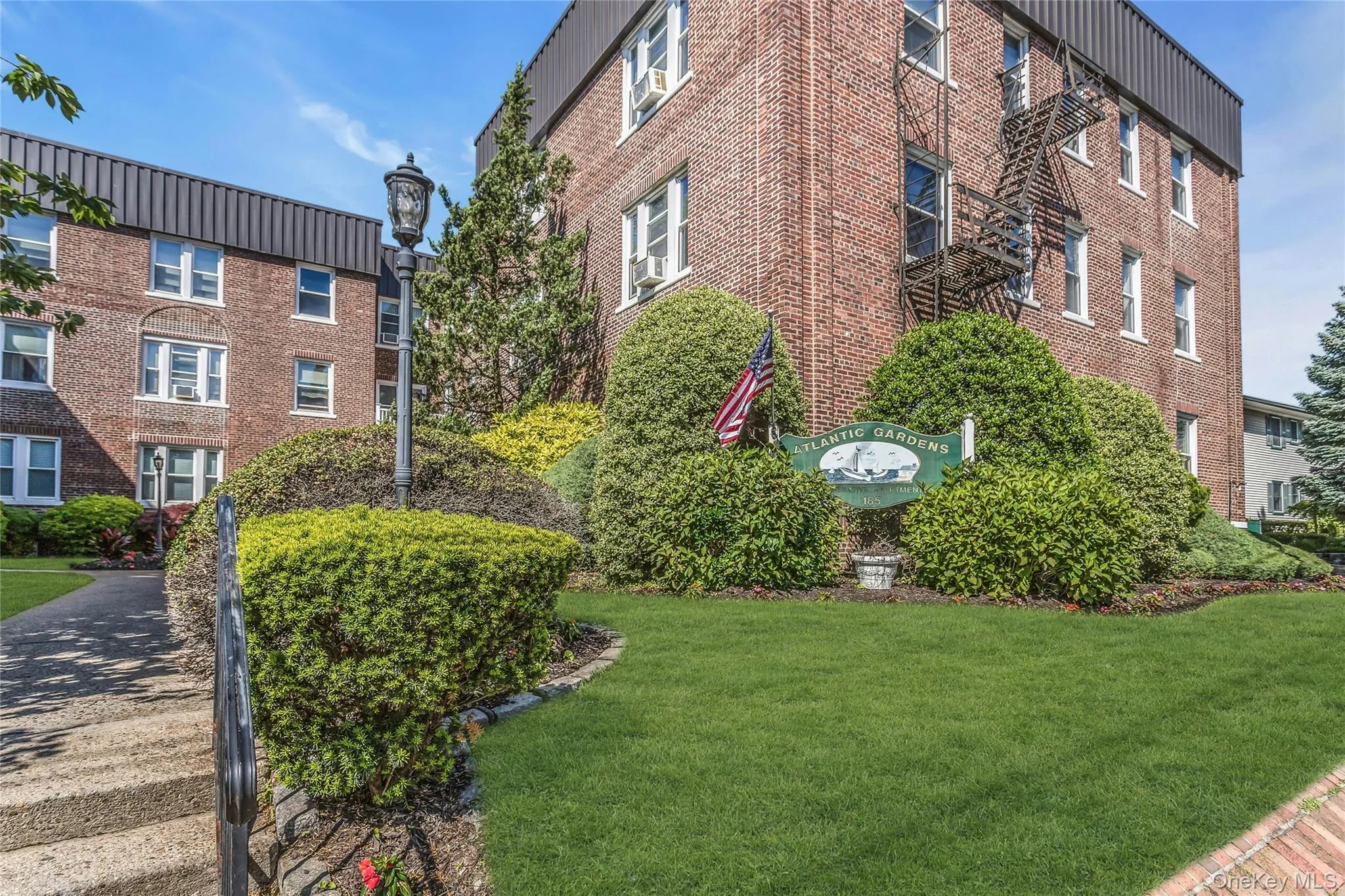 Must see to make this beautiful Co-op your own...The Next Move Is Yours! Must see to make this beautiful Co-op your own...The Next Move Is Yours!