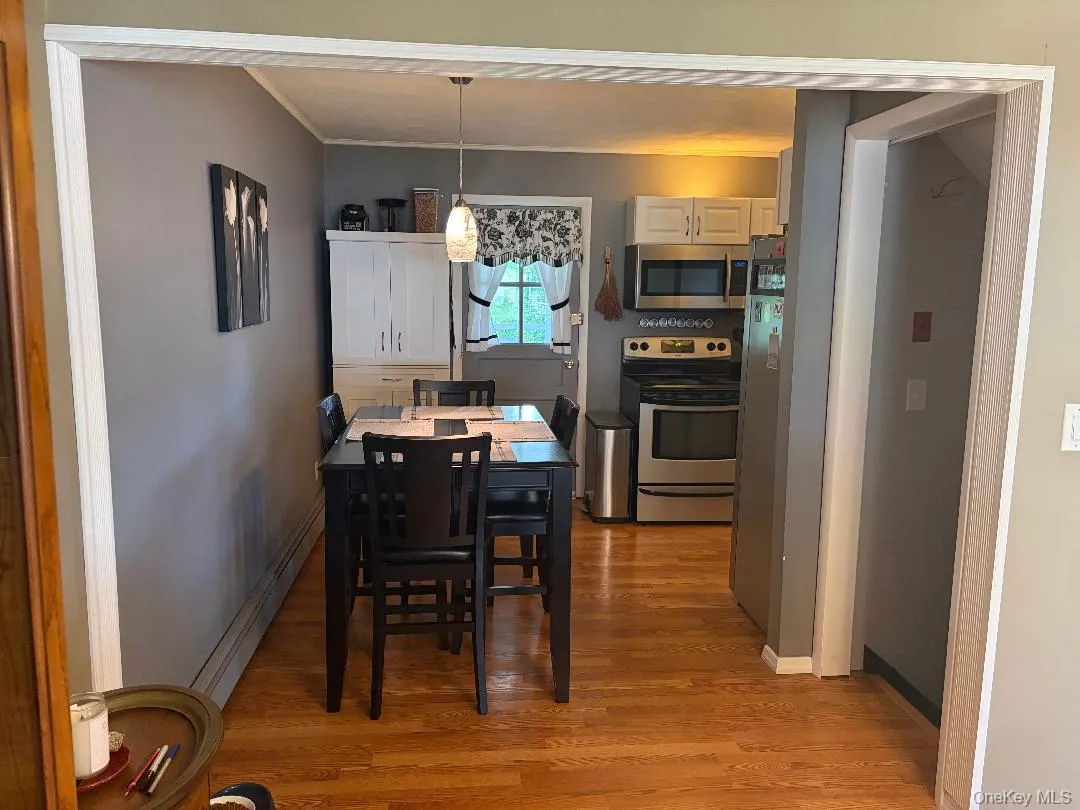 388 1st Avenue, Islip, NY, 3 Bedrooms Bedrooms, 6 Rooms Rooms,1 BathroomBathrooms,Residential,For Rent,1st,0,1003209 388 1st Avenue, Islip, NY, 3 Bedrooms Bedrooms, 6 Rooms Rooms,1 BathroomBathrooms,Residential,For Rent,1st,0,1003209