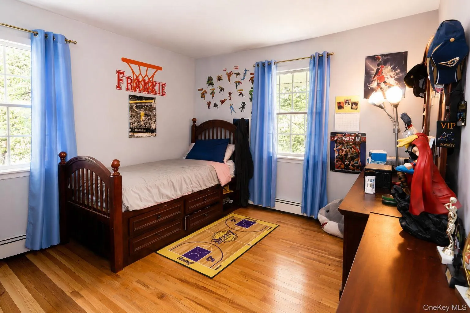 Bedroom 2 with Hardwood floors Bedroom 2 with Hardwood floors