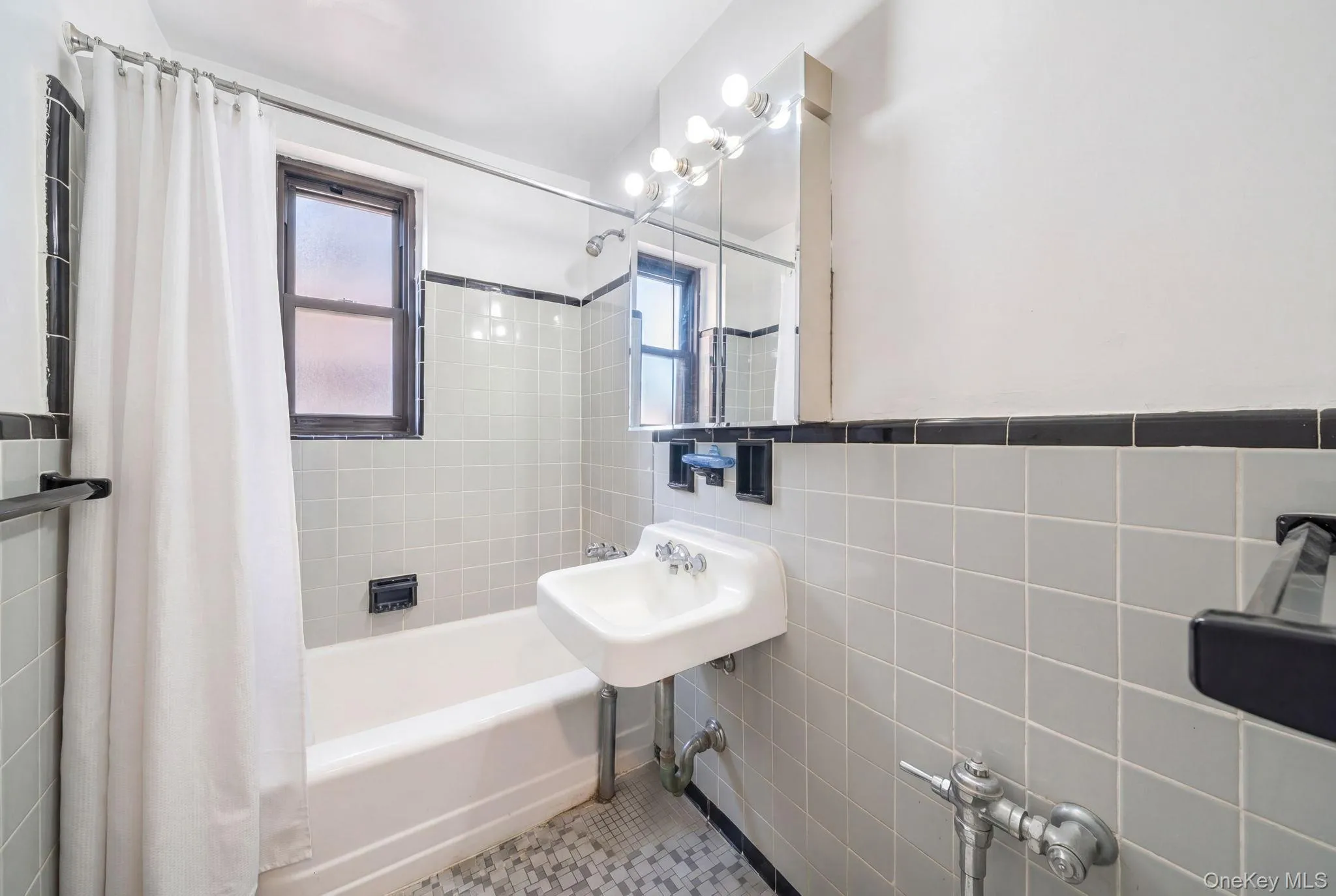 84-01 Main Street, New York, NY, 1 Bedroom Bedrooms, 3 Rooms Rooms,1 BathroomBathrooms,Residential,For Rent,Main,0,1003235 84-01 Main Street, New York, NY, 1 Bedroom Bedrooms, 3 Rooms Rooms,1 BathroomBathrooms,Residential,For Rent,Main,0,1003235