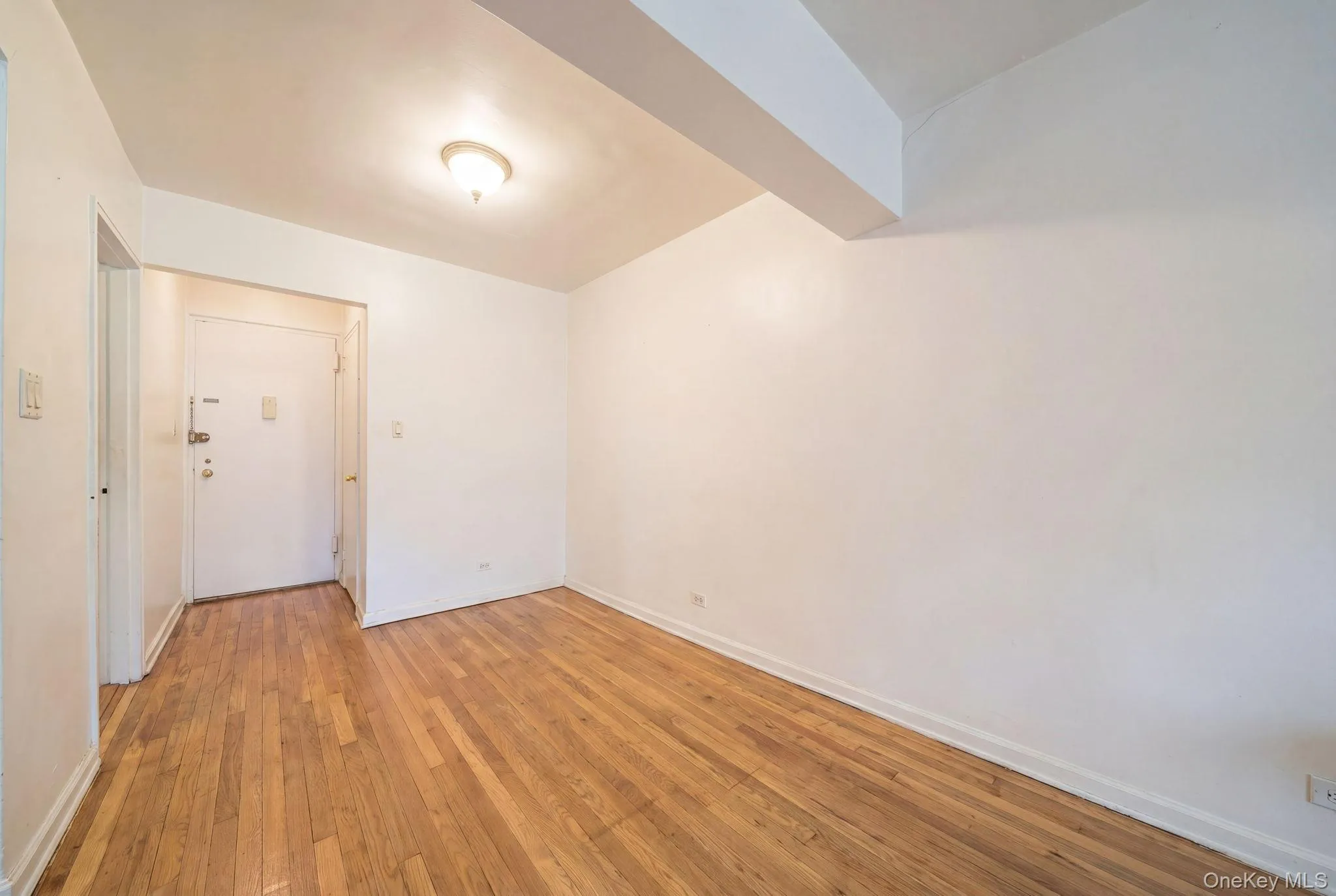 84-01 Main Street, New York, NY, 1 Bedroom Bedrooms, 3 Rooms Rooms,1 BathroomBathrooms,Residential,For Rent,Main,0,1003235 84-01 Main Street, New York, NY, 1 Bedroom Bedrooms, 3 Rooms Rooms,1 BathroomBathrooms,Residential,For Rent,Main,0,1003235