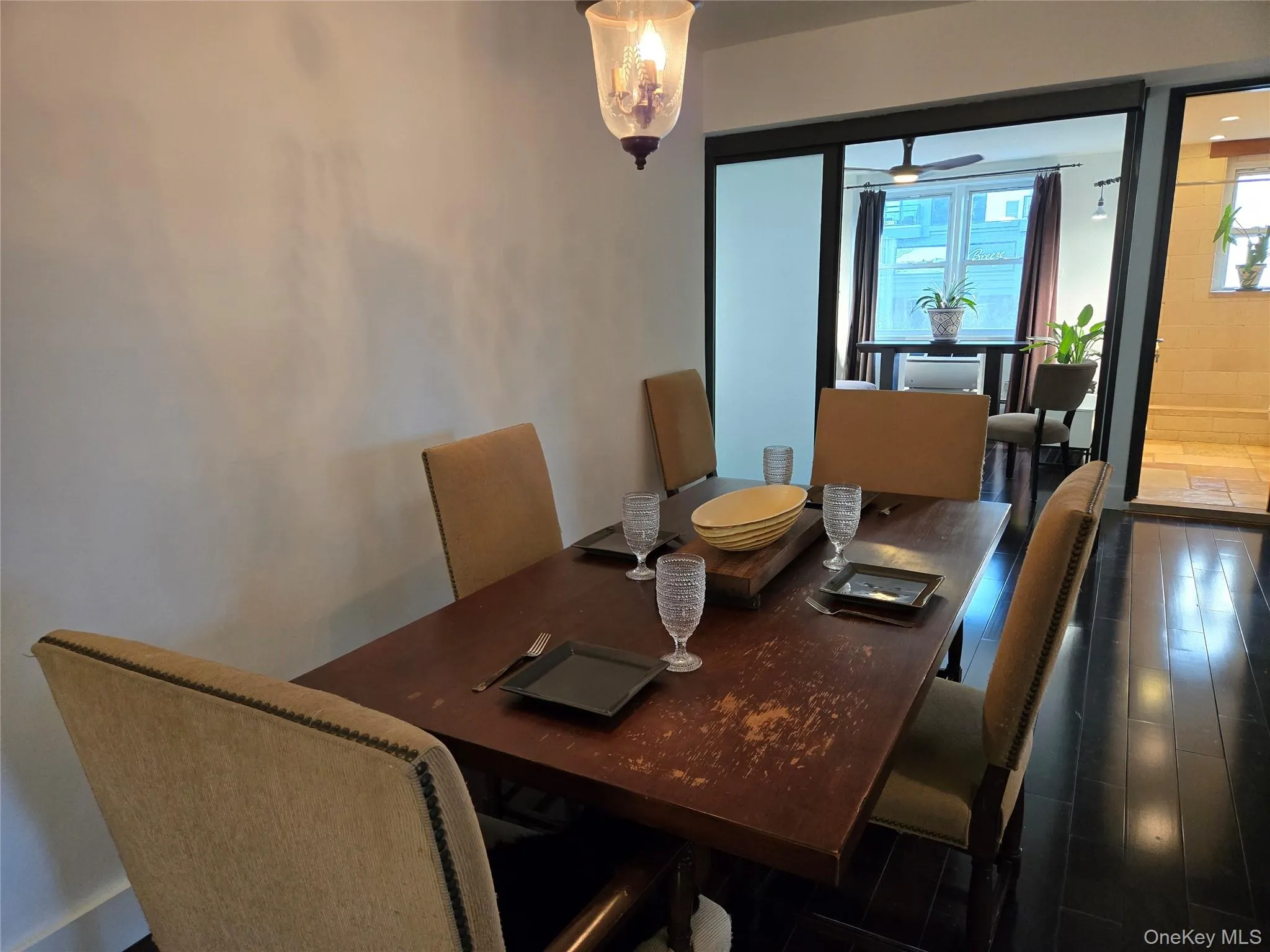 Dining room with sliding suspended walls to 2nd bedroom Dining room with sliding suspended walls to 2nd bedroom