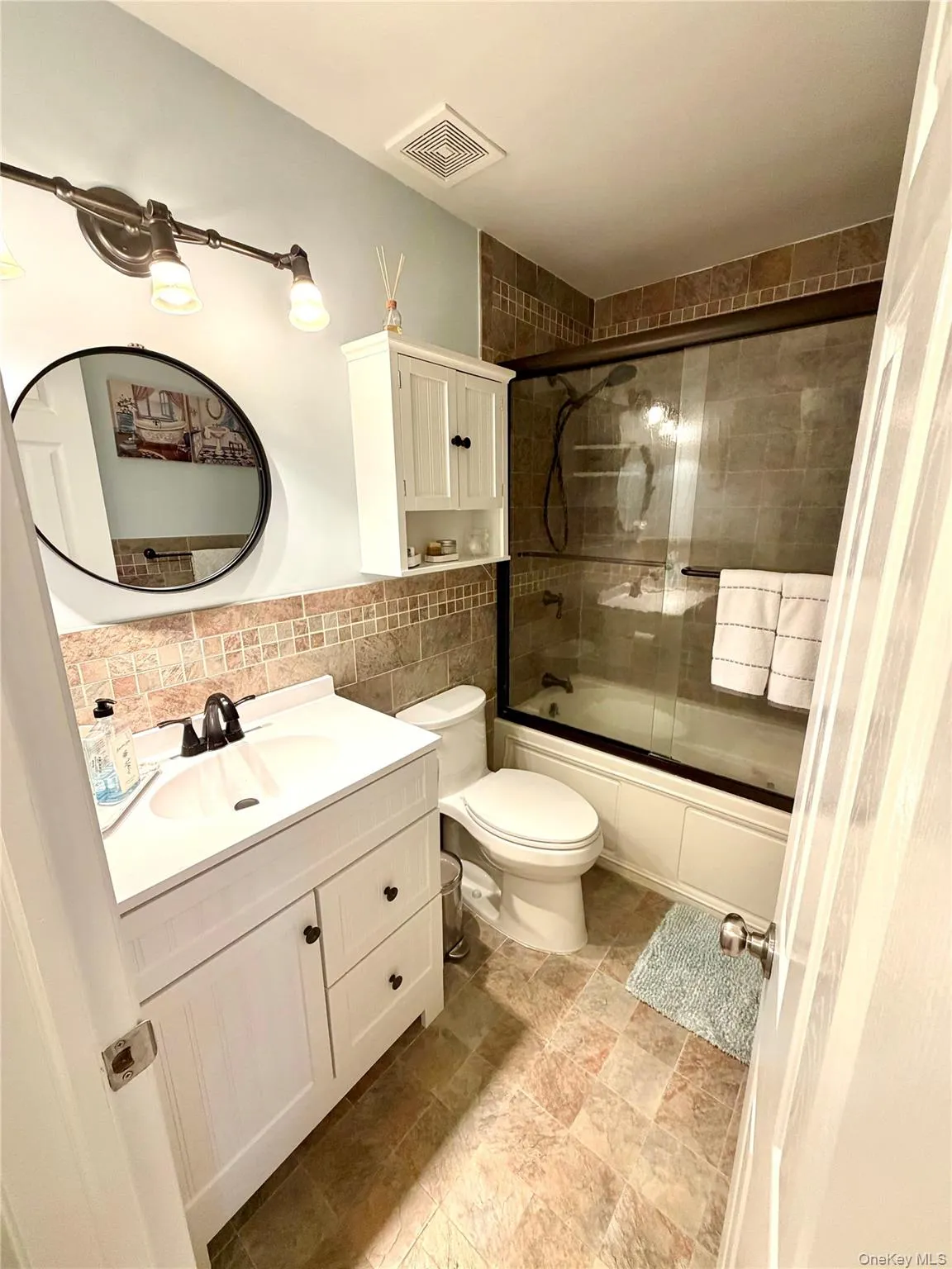 328 Lakeland Avenue, Islip, NY, 1 Bedroom Bedrooms, 4 Rooms Rooms,1 BathroomBathrooms,Residential,For Rent,Lakeland,0,1003250 328 Lakeland Avenue, Islip, NY, 1 Bedroom Bedrooms, 4 Rooms Rooms,1 BathroomBathrooms,Residential,For Rent,Lakeland,0,1003250