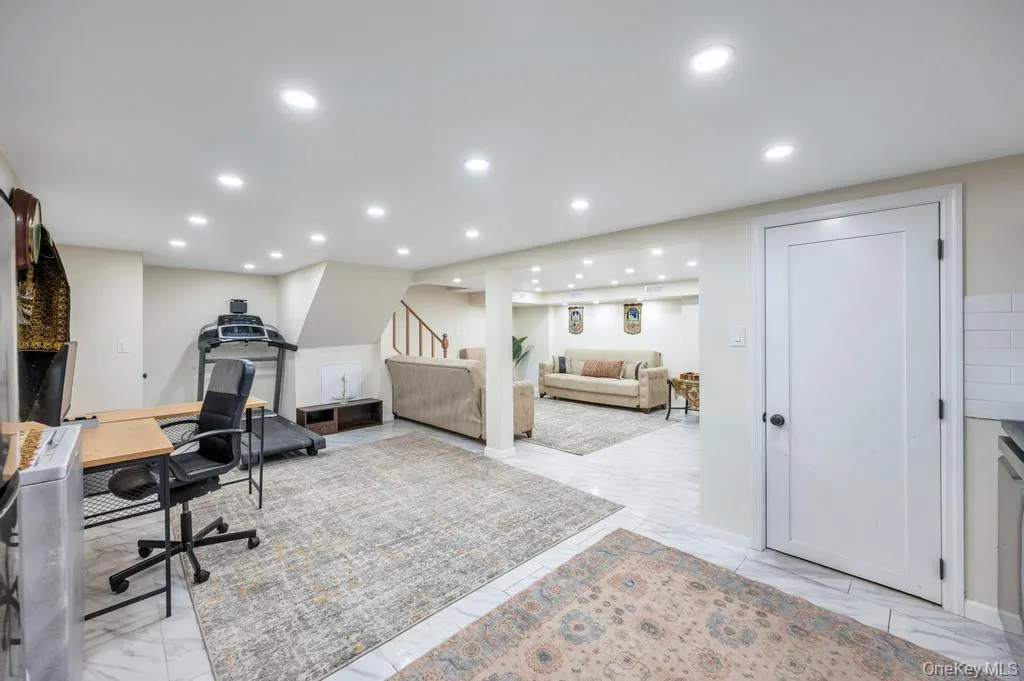 6 Ash Lane, Hempstead, NY, 4 Bedrooms Bedrooms, 12 Rooms Rooms,2 BathroomsBathrooms,Residential Lease,For Rent,Ash,0,1003261 6 Ash Lane, Hempstead, NY, 4 Bedrooms Bedrooms, 12 Rooms Rooms,2 BathroomsBathrooms,Residential Lease,For Rent,Ash,0,1003261