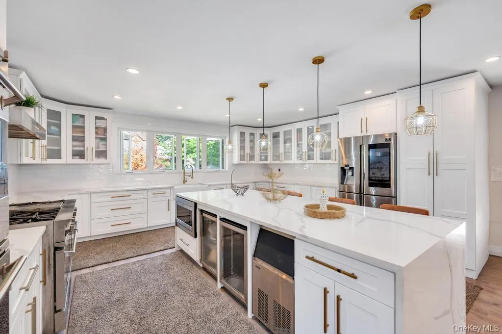 6 Ash Lane, Hempstead, NY, 4 Bedrooms Bedrooms, 12 Rooms Rooms,2 BathroomsBathrooms,Residential Lease,For Rent,Ash,0,1003261 6 Ash Lane, Hempstead, NY, 4 Bedrooms Bedrooms, 12 Rooms Rooms,2 BathroomsBathrooms,Residential Lease,For Rent,Ash,0,1003261