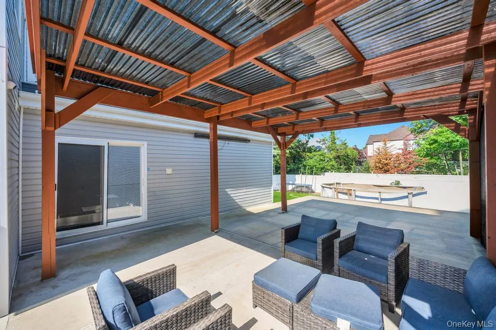6 Ash Lane, Hempstead, NY, 4 Bedrooms Bedrooms, 12 Rooms Rooms,2 BathroomsBathrooms,Residential Lease,For Rent,Ash,0,1003261 6 Ash Lane, Hempstead, NY, 4 Bedrooms Bedrooms, 12 Rooms Rooms,2 BathroomsBathrooms,Residential Lease,For Rent,Ash,0,1003261