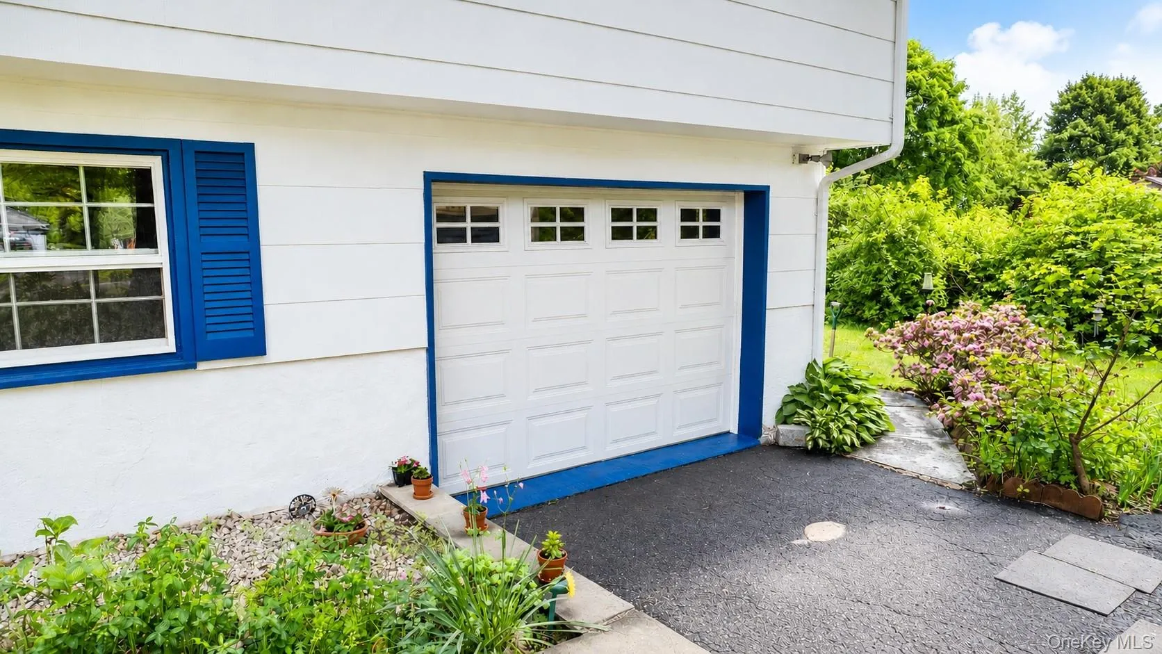 Offering a one-car garage and plenty of driveway parking, this home provides comfort and everyday practicality. Offering a one-car garage and plenty of driveway parking, this home provides comfort and everyday practicality.