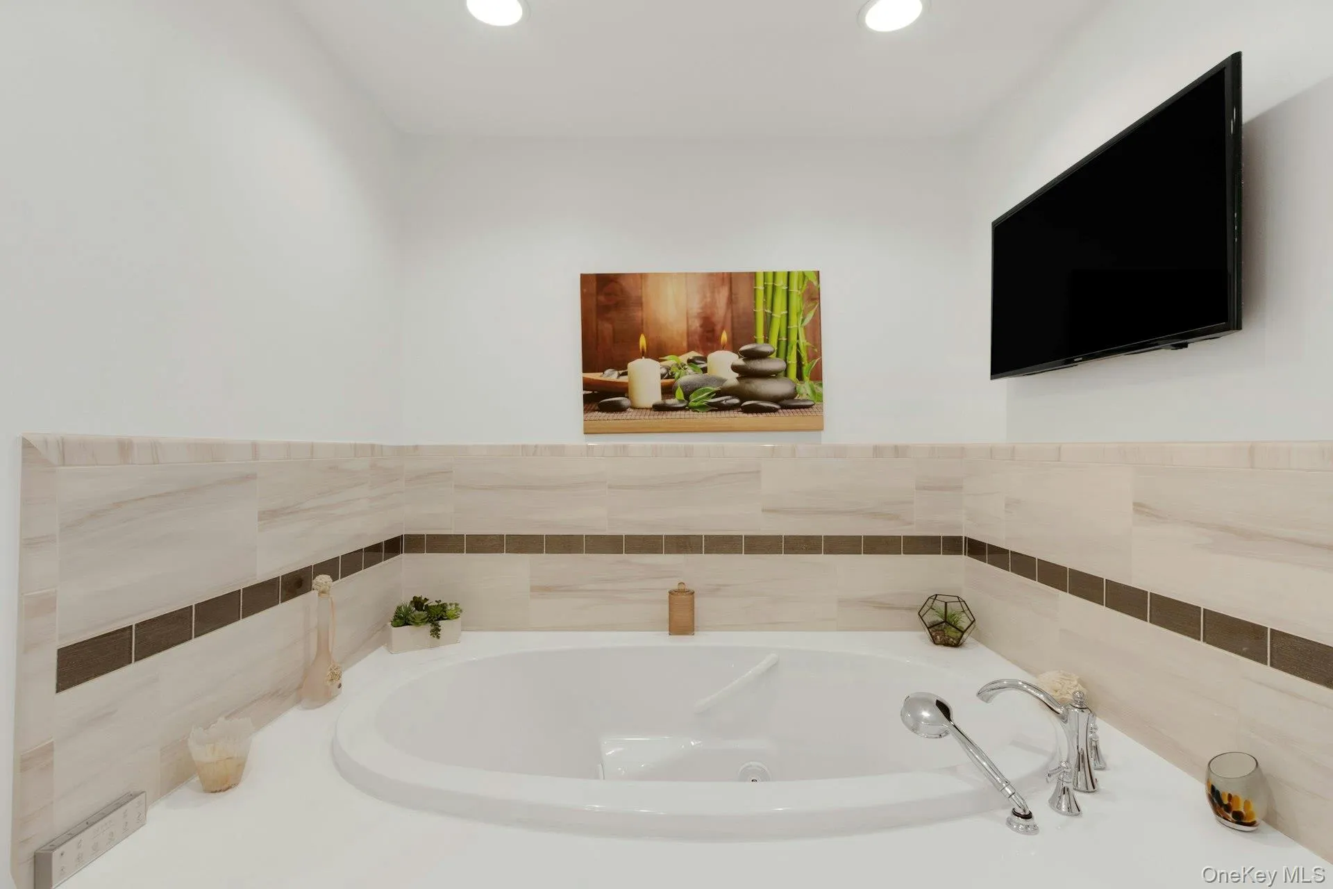 Ensuite with spa-like jacuzzi soaking tub Ensuite with spa-like jacuzzi soaking tub