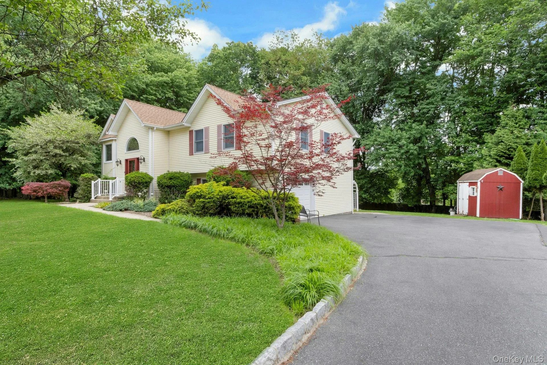 19 Flower Lane, Clarkstown, NY, 4 Bedrooms Bedrooms, 11 Rooms Rooms,3 BathroomsBathrooms,Residential,For Rent,Flower,0,1003291 19 Flower Lane, Clarkstown, NY, 4 Bedrooms Bedrooms, 11 Rooms Rooms,3 BathroomsBathrooms,Residential,For Rent,Flower,0,1003291