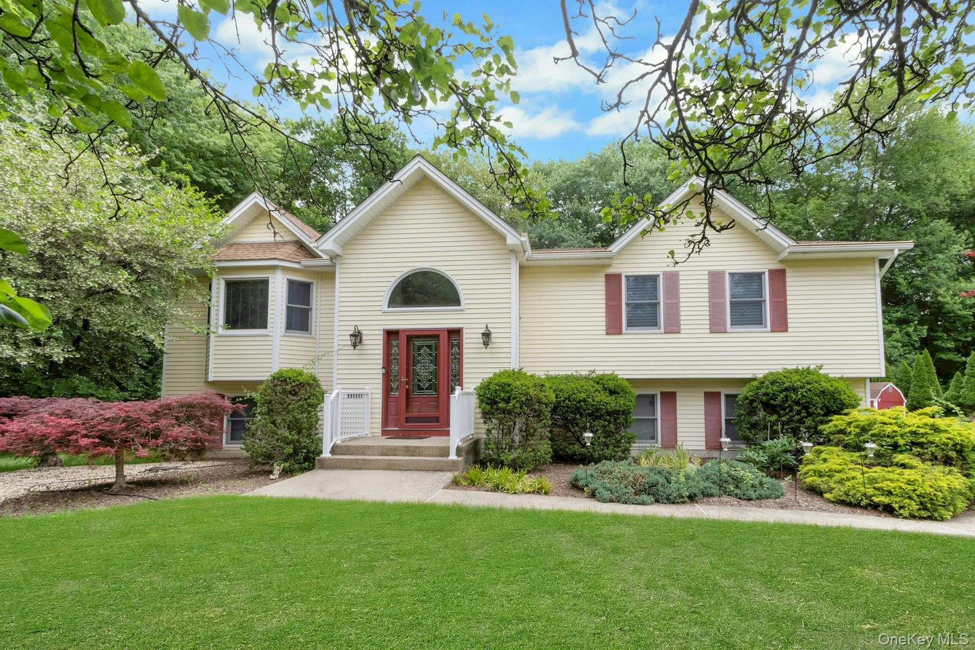 19 Flower Lane, Clarkstown, NY, 4 Bedrooms Bedrooms, 11 Rooms Rooms,3 BathroomsBathrooms,Residential,For Rent,Flower,0,1003291 19 Flower Lane, Clarkstown, NY, 4 Bedrooms Bedrooms, 11 Rooms Rooms,3 BathroomsBathrooms,Residential,For Rent,Flower,0,1003291