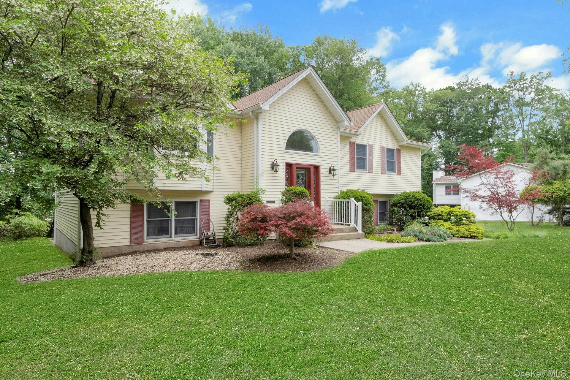 19 Flower Lane, Clarkstown, NY, 4 Bedrooms Bedrooms, 11 Rooms Rooms,3 BathroomsBathrooms,Residential,For Rent,Flower,0,1003291 19 Flower Lane, Clarkstown, NY, 4 Bedrooms Bedrooms, 11 Rooms Rooms,3 BathroomsBathrooms,Residential,For Rent,Flower,0,1003291