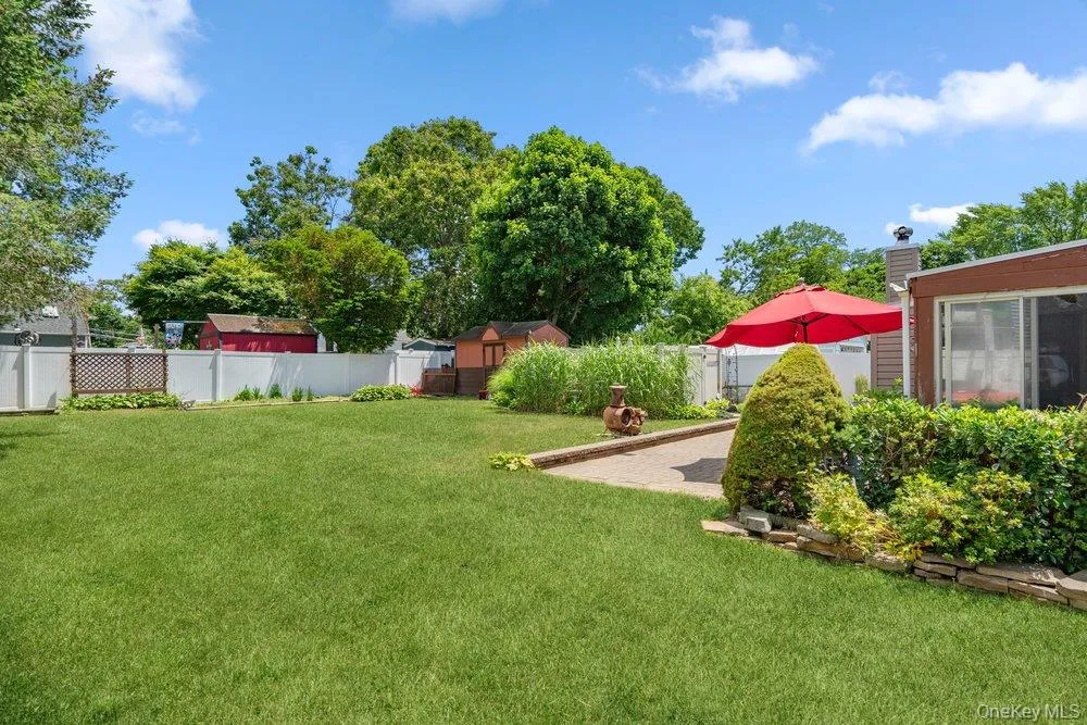 17 Brook Place, Islip, NY, 3 Bedrooms Bedrooms, 7 Rooms Rooms,1 BathroomBathrooms,Residential,For Rent,Brook,0,1003293 17 Brook Place, Islip, NY, 3 Bedrooms Bedrooms, 7 Rooms Rooms,1 BathroomBathrooms,Residential,For Rent,Brook,0,1003293
