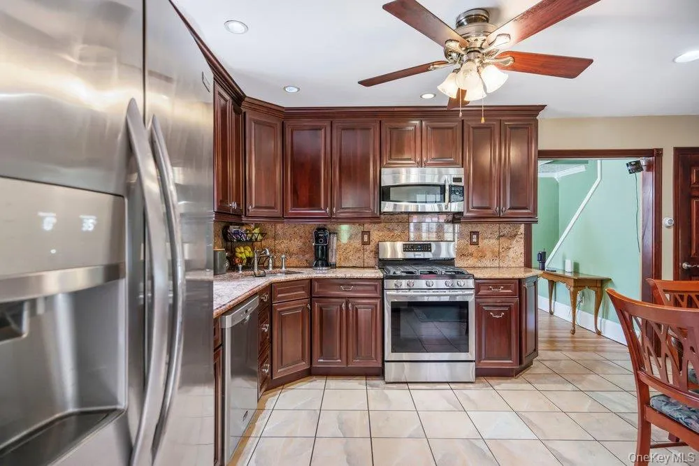 17 Brook Place, Islip, NY, 3 Bedrooms Bedrooms, 7 Rooms Rooms,1 BathroomBathrooms,Residential,For Rent,Brook,0,1003293 17 Brook Place, Islip, NY, 3 Bedrooms Bedrooms, 7 Rooms Rooms,1 BathroomBathrooms,Residential,For Rent,Brook,0,1003293