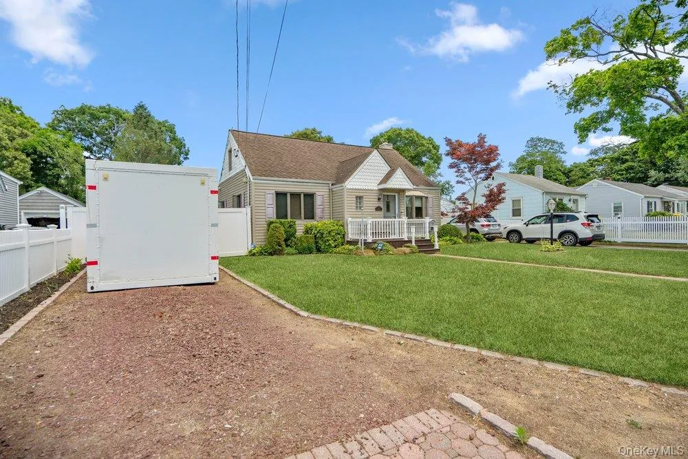 17 Brook Place, Islip, NY, 3 Bedrooms Bedrooms, 7 Rooms Rooms,1 BathroomBathrooms,Residential,For Rent,Brook,0,1003293 17 Brook Place, Islip, NY, 3 Bedrooms Bedrooms, 7 Rooms Rooms,1 BathroomBathrooms,Residential,For Rent,Brook,0,1003293