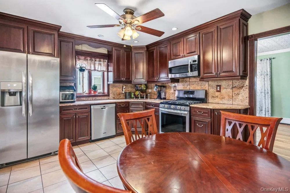 17 Brook Place, Islip, NY, 3 Bedrooms Bedrooms, 7 Rooms Rooms,1 BathroomBathrooms,Residential,For Rent,Brook,0,1003293 17 Brook Place, Islip, NY, 3 Bedrooms Bedrooms, 7 Rooms Rooms,1 BathroomBathrooms,Residential,For Rent,Brook,0,1003293