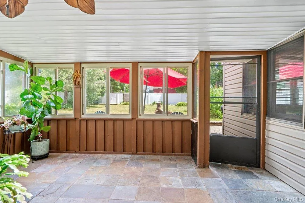 17 Brook Place, Islip, NY, 3 Bedrooms Bedrooms, 7 Rooms Rooms,1 BathroomBathrooms,Residential,For Rent,Brook,0,1003293 17 Brook Place, Islip, NY, 3 Bedrooms Bedrooms, 7 Rooms Rooms,1 BathroomBathrooms,Residential,For Rent,Brook,0,1003293