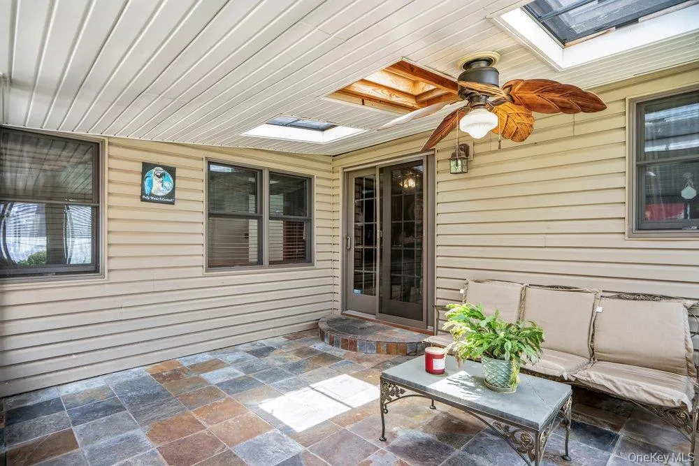 17 Brook Place, Islip, NY, 3 Bedrooms Bedrooms, 7 Rooms Rooms,1 BathroomBathrooms,Residential,For Rent,Brook,0,1003293 17 Brook Place, Islip, NY, 3 Bedrooms Bedrooms, 7 Rooms Rooms,1 BathroomBathrooms,Residential,For Rent,Brook,0,1003293