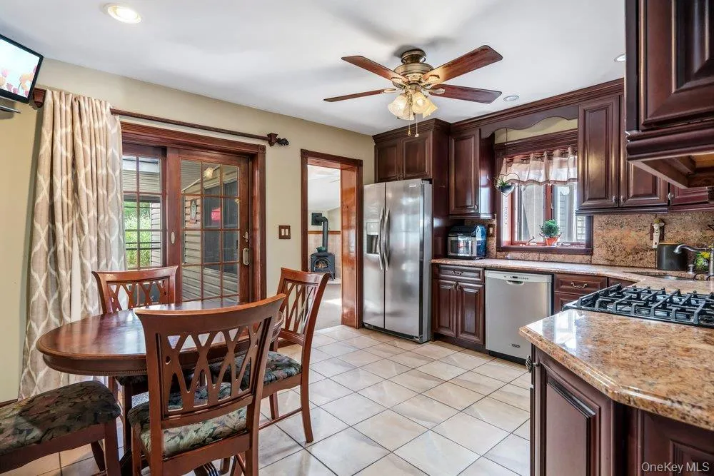 17 Brook Place, Islip, NY, 3 Bedrooms Bedrooms, 7 Rooms Rooms,1 BathroomBathrooms,Residential,For Rent,Brook,0,1003293 17 Brook Place, Islip, NY, 3 Bedrooms Bedrooms, 7 Rooms Rooms,1 BathroomBathrooms,Residential,For Rent,Brook,0,1003293