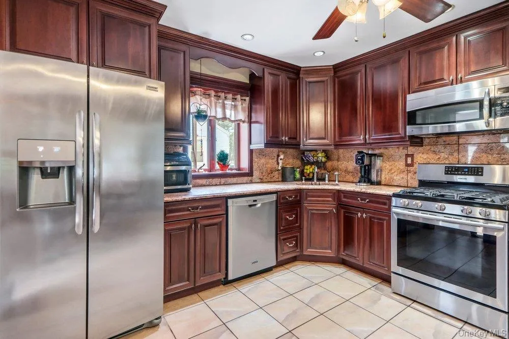 17 Brook Place, Islip, NY, 3 Bedrooms Bedrooms, 7 Rooms Rooms,1 BathroomBathrooms,Residential,For Rent,Brook,0,1003293 17 Brook Place, Islip, NY, 3 Bedrooms Bedrooms, 7 Rooms Rooms,1 BathroomBathrooms,Residential,For Rent,Brook,0,1003293