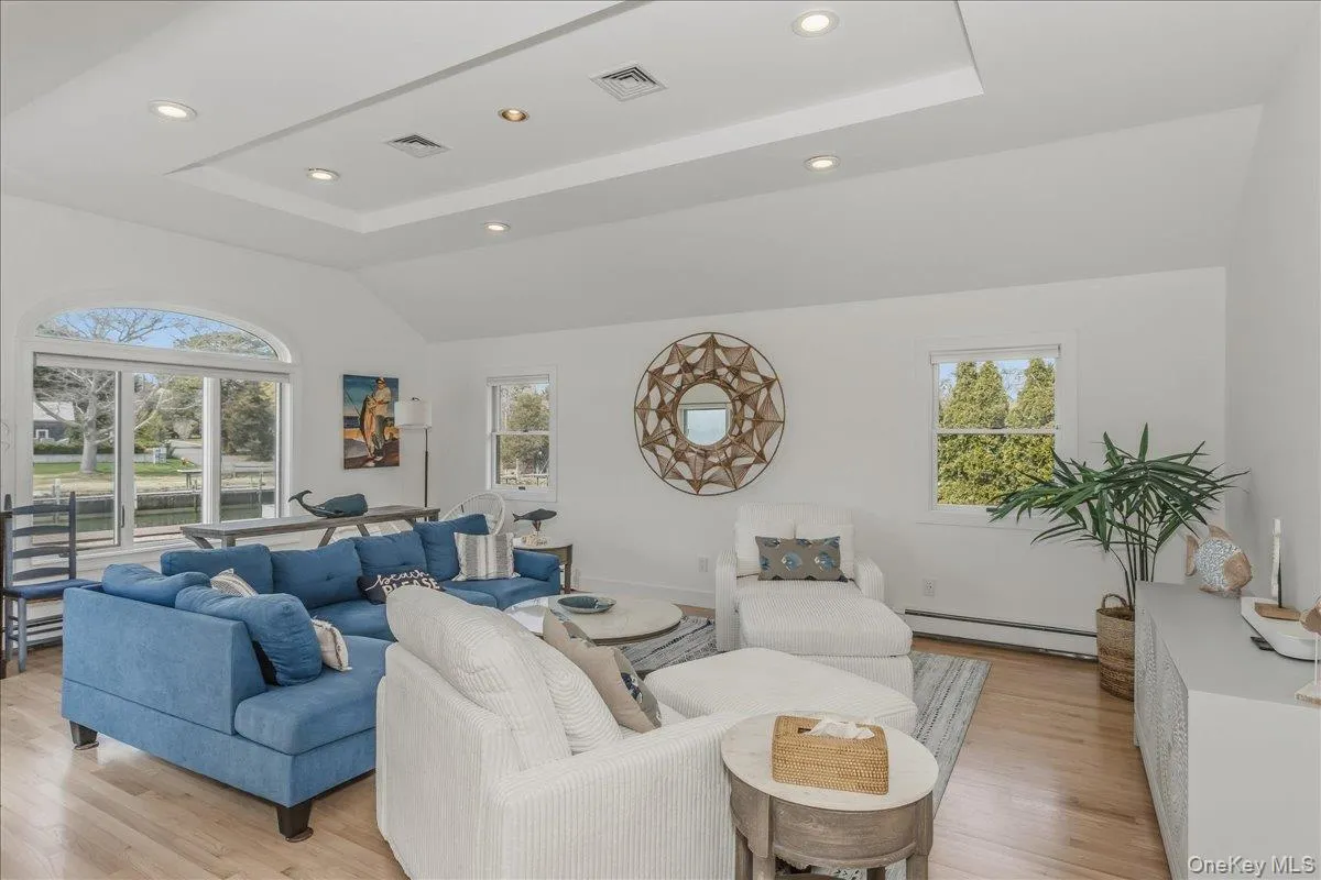 14 Penny Lane, Southampton, NY, 3 Bedrooms Bedrooms, 6 Rooms Rooms,2 BathroomsBathrooms,Residential Lease,For Rent,Penny,0,1003304 14 Penny Lane, Southampton, NY, 3 Bedrooms Bedrooms, 6 Rooms Rooms,2 BathroomsBathrooms,Residential Lease,For Rent,Penny,0,1003304