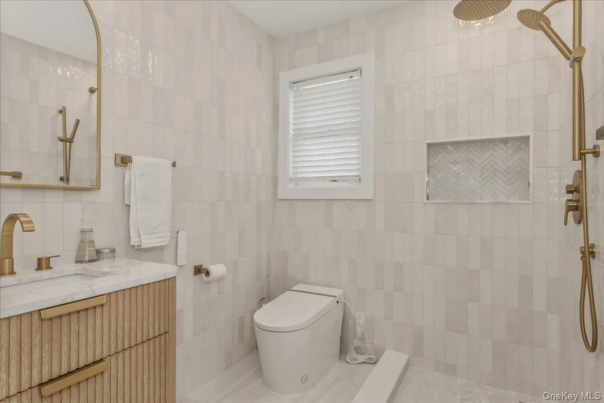 14 Penny Lane, Southampton, NY, 3 Bedrooms Bedrooms, 6 Rooms Rooms,2 BathroomsBathrooms,Residential Lease,For Rent,Penny,0,1003304 14 Penny Lane, Southampton, NY, 3 Bedrooms Bedrooms, 6 Rooms Rooms,2 BathroomsBathrooms,Residential Lease,For Rent,Penny,0,1003304