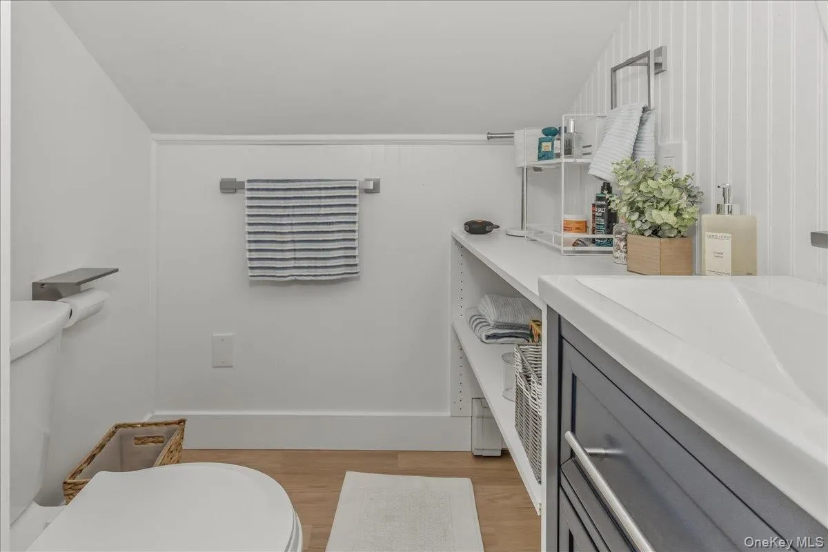 14 Penny Lane, Southampton, NY, 3 Bedrooms Bedrooms, 6 Rooms Rooms,2 BathroomsBathrooms,Residential Lease,For Rent,Penny,0,1003304 14 Penny Lane, Southampton, NY, 3 Bedrooms Bedrooms, 6 Rooms Rooms,2 BathroomsBathrooms,Residential Lease,For Rent,Penny,0,1003304