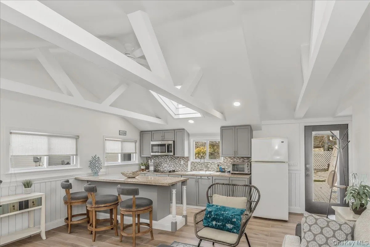14 Penny Lane, Southampton, NY, 3 Bedrooms Bedrooms, 6 Rooms Rooms,2 BathroomsBathrooms,Residential Lease,For Rent,Penny,0,1003304 14 Penny Lane, Southampton, NY, 3 Bedrooms Bedrooms, 6 Rooms Rooms,2 BathroomsBathrooms,Residential Lease,For Rent,Penny,0,1003304