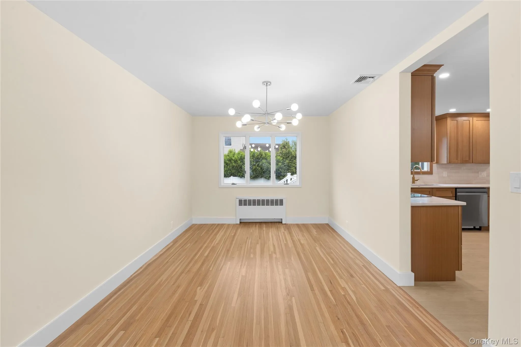 FORMAL DINING ROOM OPRNUP TO THE LIVING ROOM FORMAL DINING ROOM OPRNUP TO THE LIVING ROOM