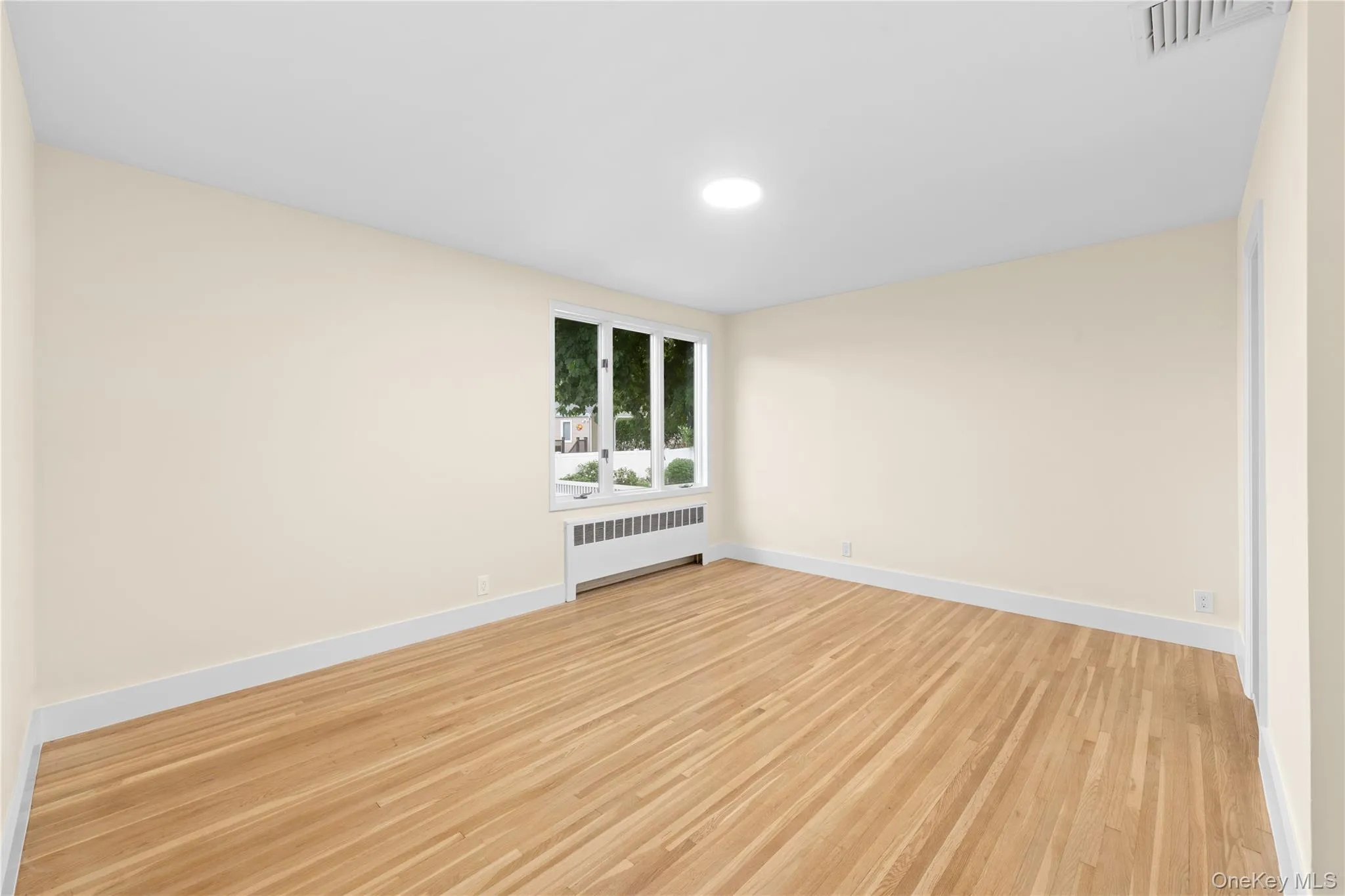 FINISHED OAK WOOD FLOORS FINISHED OAK WOOD FLOORS