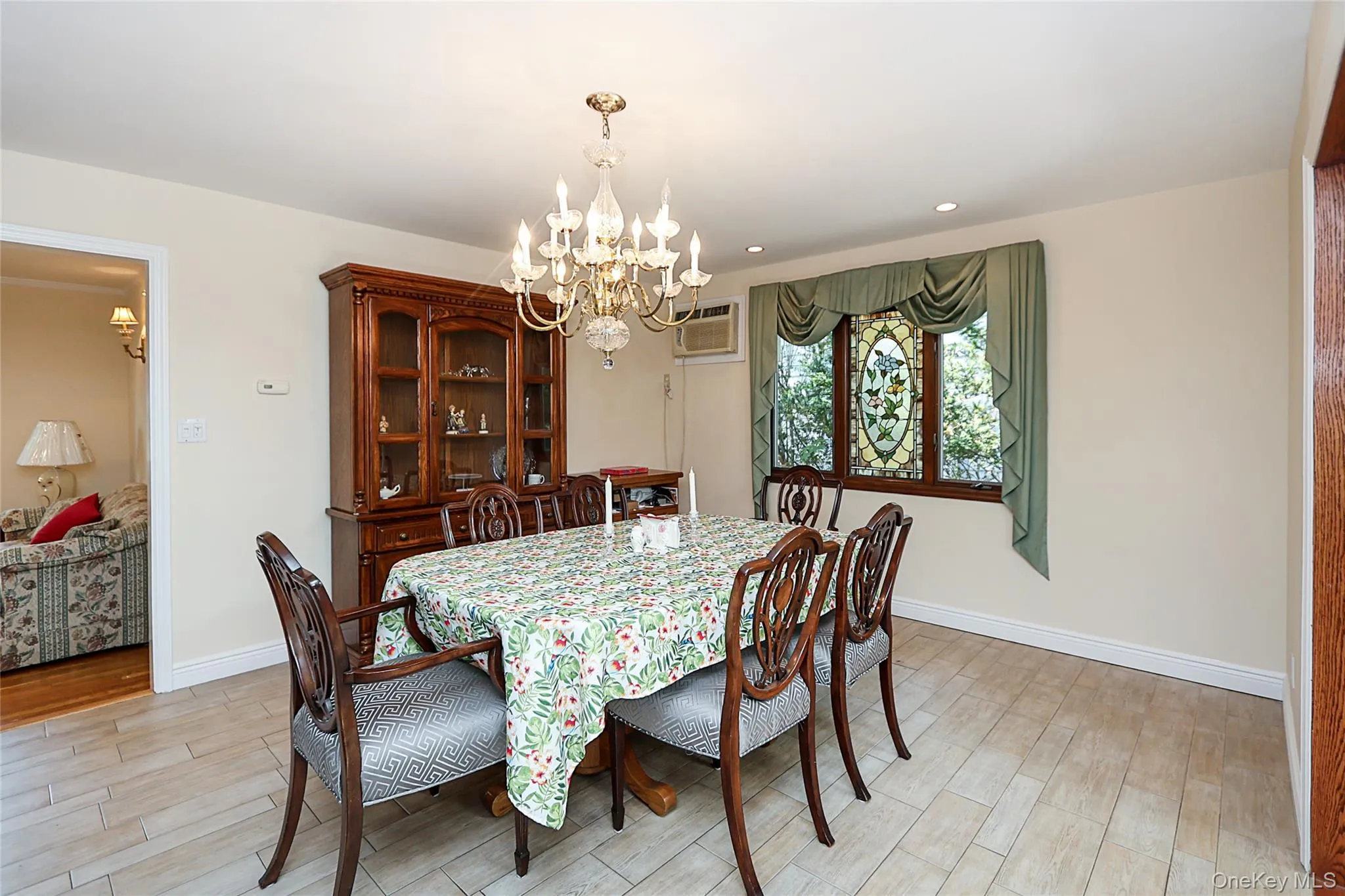 114 Hilldale Road, North Hempstead, NY, 4 Bedrooms Bedrooms, 7 Rooms Rooms,2 BathroomsBathrooms,Residential,For Rent,Hilldale,0,1003320 114 Hilldale Road, North Hempstead, NY, 4 Bedrooms Bedrooms, 7 Rooms Rooms,2 BathroomsBathrooms,Residential,For Rent,Hilldale,0,1003320