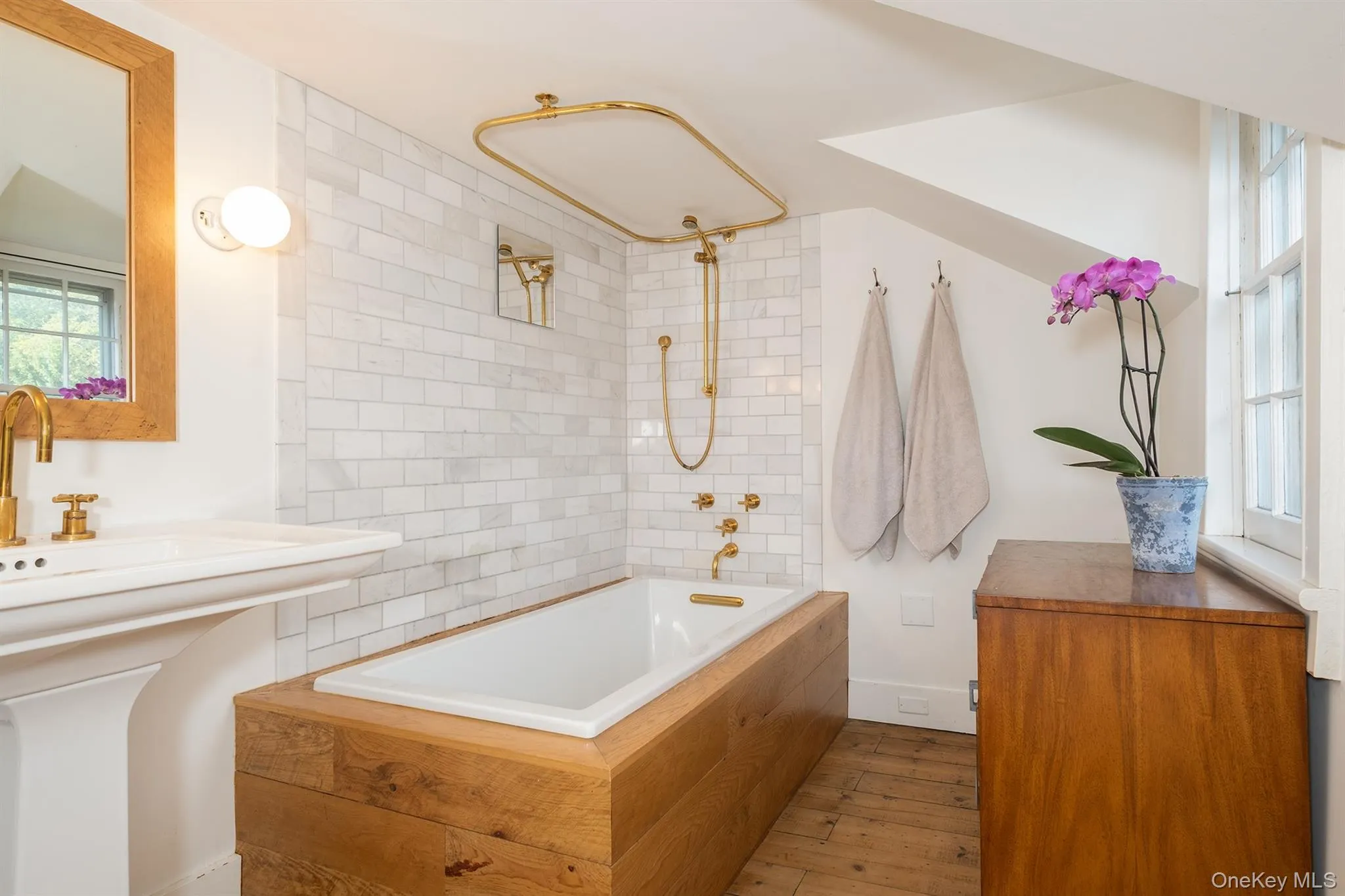 Full bathroom Full bathroom