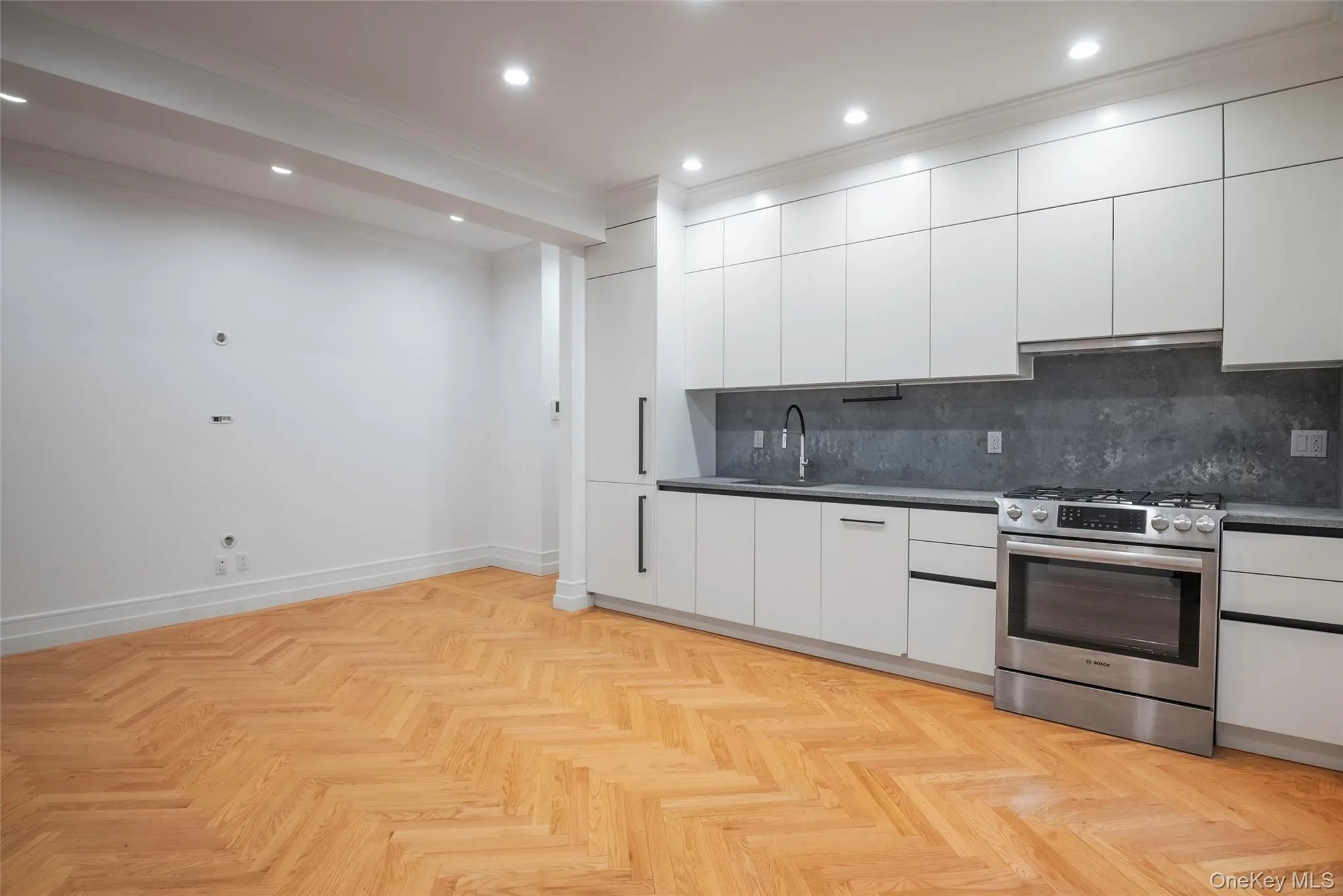 24-51 38TH Street, New York, NY, 2 Bedrooms Bedrooms, 3 Rooms Rooms,1 BathroomBathrooms,Residential,For Rent,38TH,0,1003331 24-51 38TH Street, New York, NY, 2 Bedrooms Bedrooms, 3 Rooms Rooms,1 BathroomBathrooms,Residential,For Rent,38TH,0,1003331