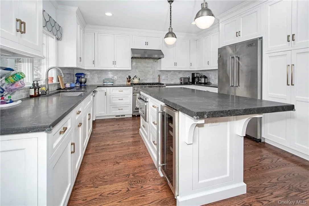 18 Elmwood Avenue, Rye City, NY, 4 Bedrooms Bedrooms, 8 Rooms Rooms,2 BathroomsBathrooms,Residential Lease,For Rent,Elmwood,0,1003345 18 Elmwood Avenue, Rye City, NY, 4 Bedrooms Bedrooms, 8 Rooms Rooms,2 BathroomsBathrooms,Residential Lease,For Rent,Elmwood,0,1003345