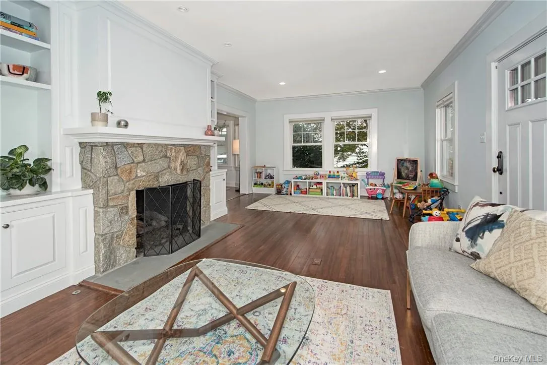 18 Elmwood Avenue, Rye City, NY, 4 Bedrooms Bedrooms, 8 Rooms Rooms,2 BathroomsBathrooms,Residential Lease,For Rent,Elmwood,0,1003345 18 Elmwood Avenue, Rye City, NY, 4 Bedrooms Bedrooms, 8 Rooms Rooms,2 BathroomsBathrooms,Residential Lease,For Rent,Elmwood,0,1003345