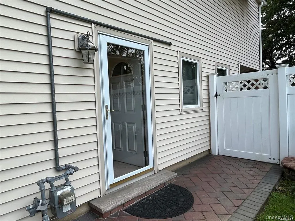 12 Reed Drive, Babylon, NY, 1 Bedroom Bedrooms, 3 Rooms Rooms,1 BathroomBathrooms,Residential Lease,For Rent,Reed,0,1003346 12 Reed Drive, Babylon, NY, 1 Bedroom Bedrooms, 3 Rooms Rooms,1 BathroomBathrooms,Residential Lease,For Rent,Reed,0,1003346