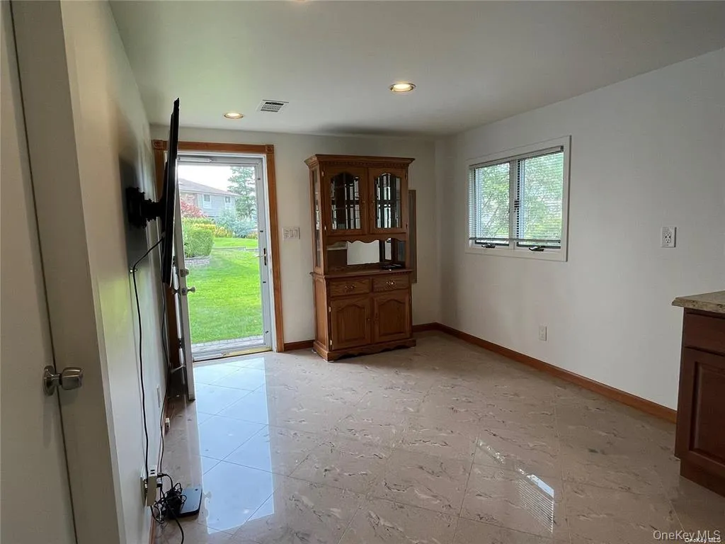 12 Reed Drive, Babylon, NY, 1 Bedroom Bedrooms, 3 Rooms Rooms,1 BathroomBathrooms,Residential Lease,For Rent,Reed,0,1003346 12 Reed Drive, Babylon, NY, 1 Bedroom Bedrooms, 3 Rooms Rooms,1 BathroomBathrooms,Residential Lease,For Rent,Reed,0,1003346