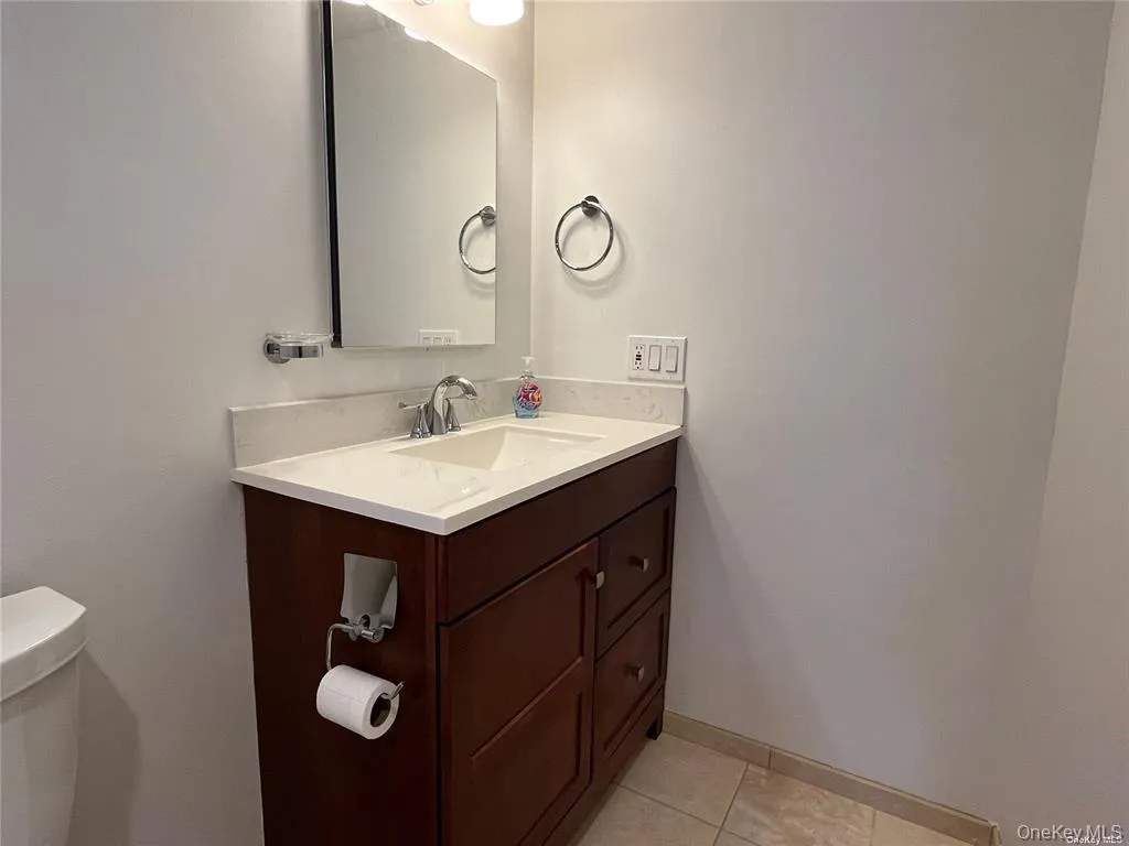 12 Reed Drive, Babylon, NY, 1 Bedroom Bedrooms, 3 Rooms Rooms,1 BathroomBathrooms,Residential Lease,For Rent,Reed,0,1003346 12 Reed Drive, Babylon, NY, 1 Bedroom Bedrooms, 3 Rooms Rooms,1 BathroomBathrooms,Residential Lease,For Rent,Reed,0,1003346