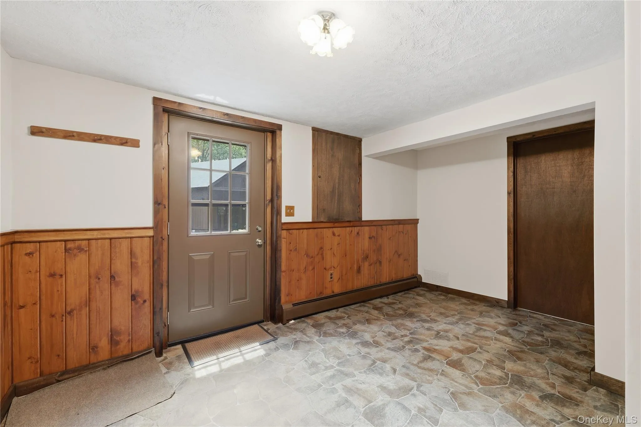 2 Linder Drive, New Paltz, NY, 2 Bedrooms Bedrooms, 6 Rooms Rooms,1 BathroomBathrooms,Residential,For Rent,Linder,0,1003348 2 Linder Drive, New Paltz, NY, 2 Bedrooms Bedrooms, 6 Rooms Rooms,1 BathroomBathrooms,Residential,For Rent,Linder,0,1003348