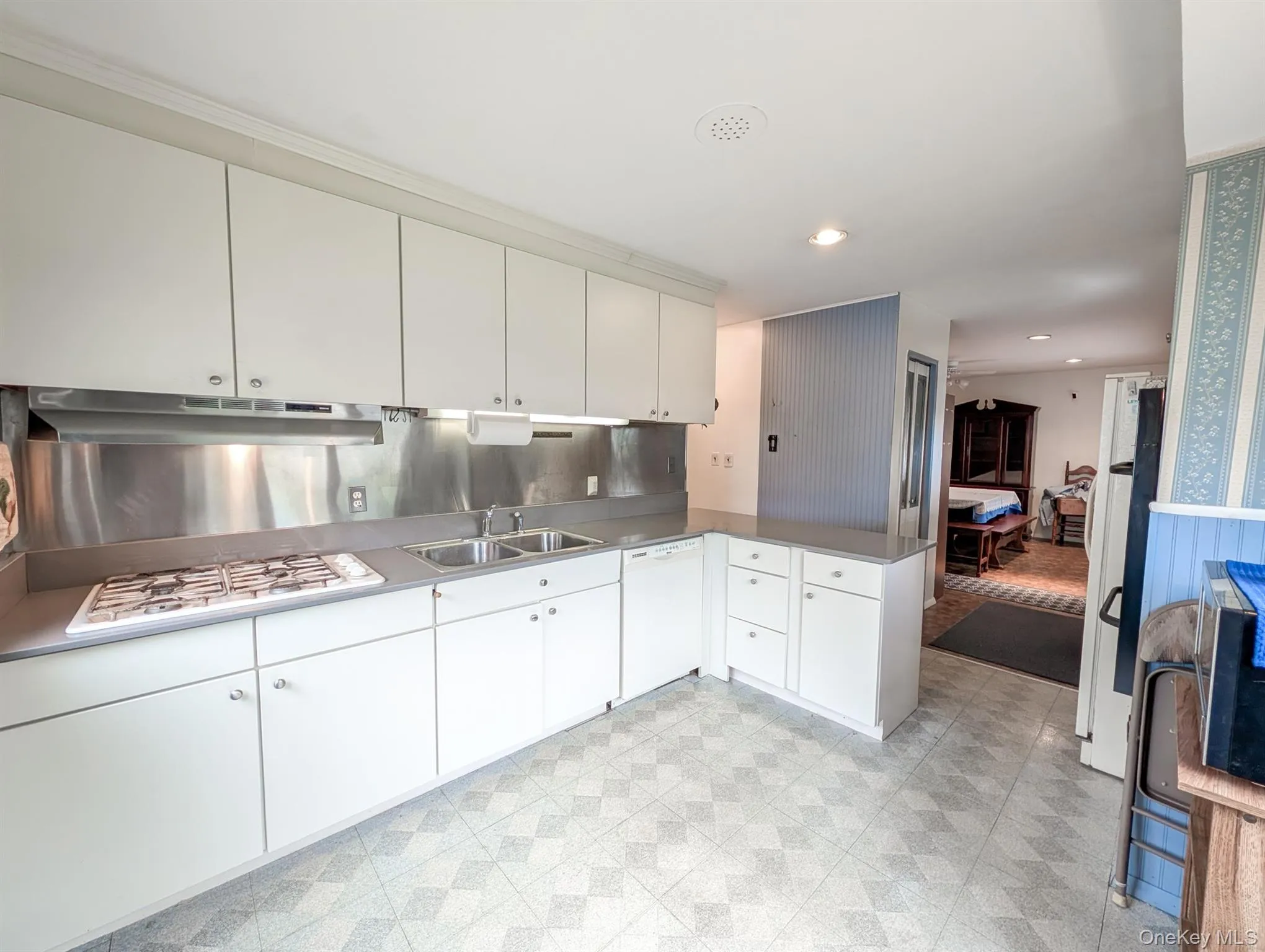 29 Sarah Drive, Brookhaven, NY, 3 Bedrooms Bedrooms, 7 Rooms Rooms,1 BathroomBathrooms,Residential,For Rent,Sarah,0,1003352 29 Sarah Drive, Brookhaven, NY, 3 Bedrooms Bedrooms, 7 Rooms Rooms,1 BathroomBathrooms,Residential,For Rent,Sarah,0,1003352