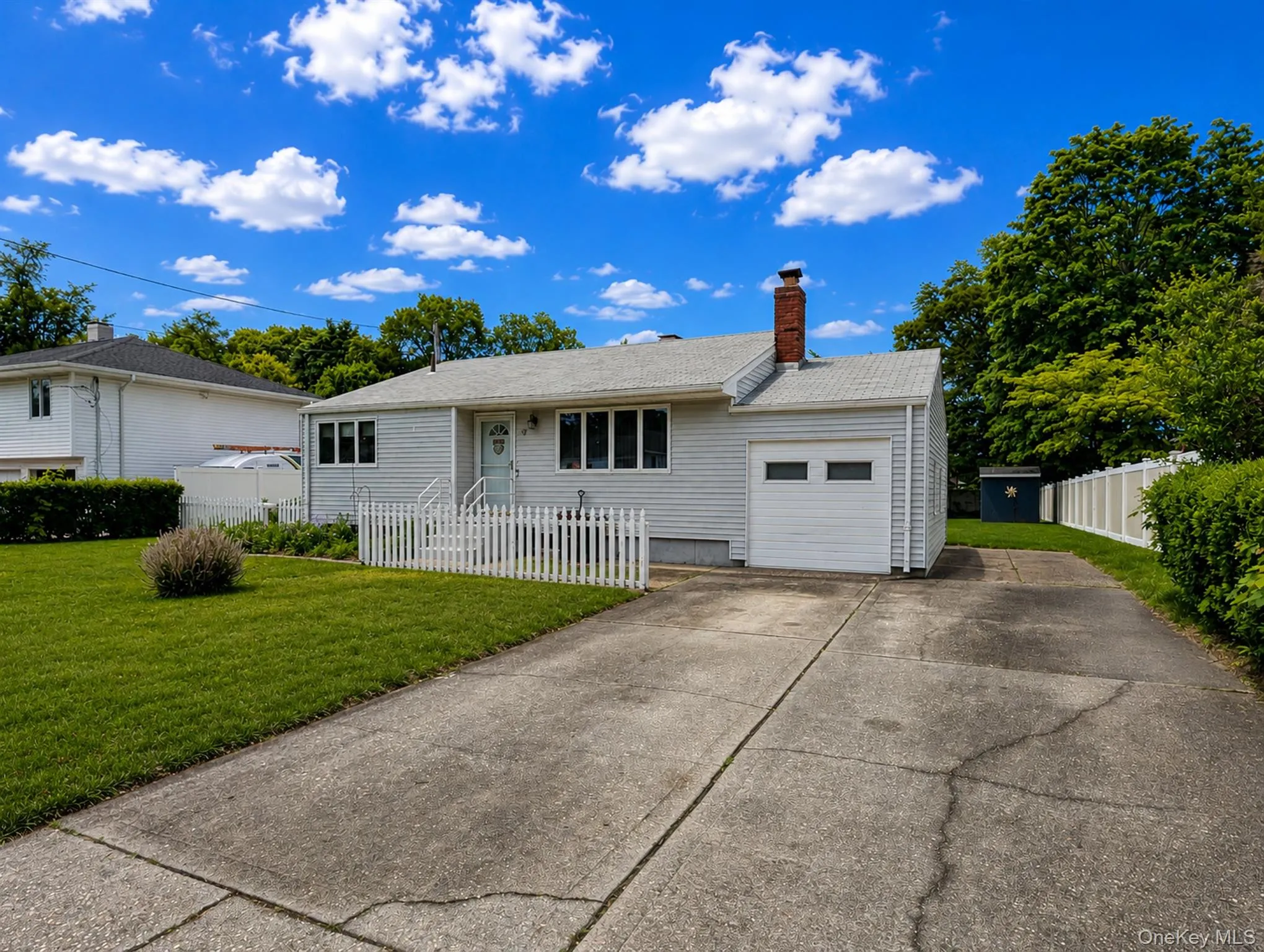29 Sarah Drive, Brookhaven, NY, 3 Bedrooms Bedrooms, 7 Rooms Rooms,1 BathroomBathrooms,Residential,For Rent,Sarah,0,1003352 29 Sarah Drive, Brookhaven, NY, 3 Bedrooms Bedrooms, 7 Rooms Rooms,1 BathroomBathrooms,Residential,For Rent,Sarah,0,1003352