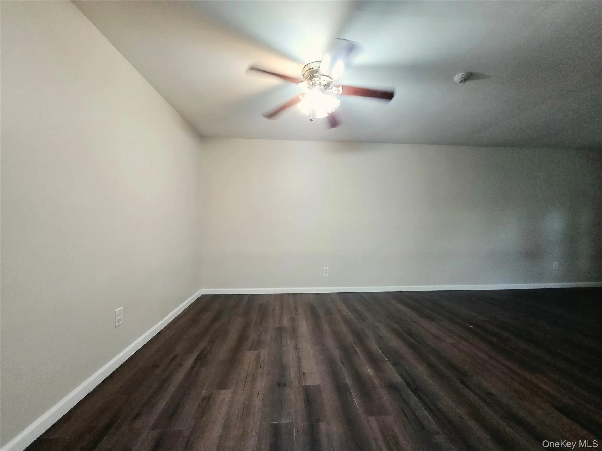 Dining room w/ ceiling fan Dining room w/ ceiling fan